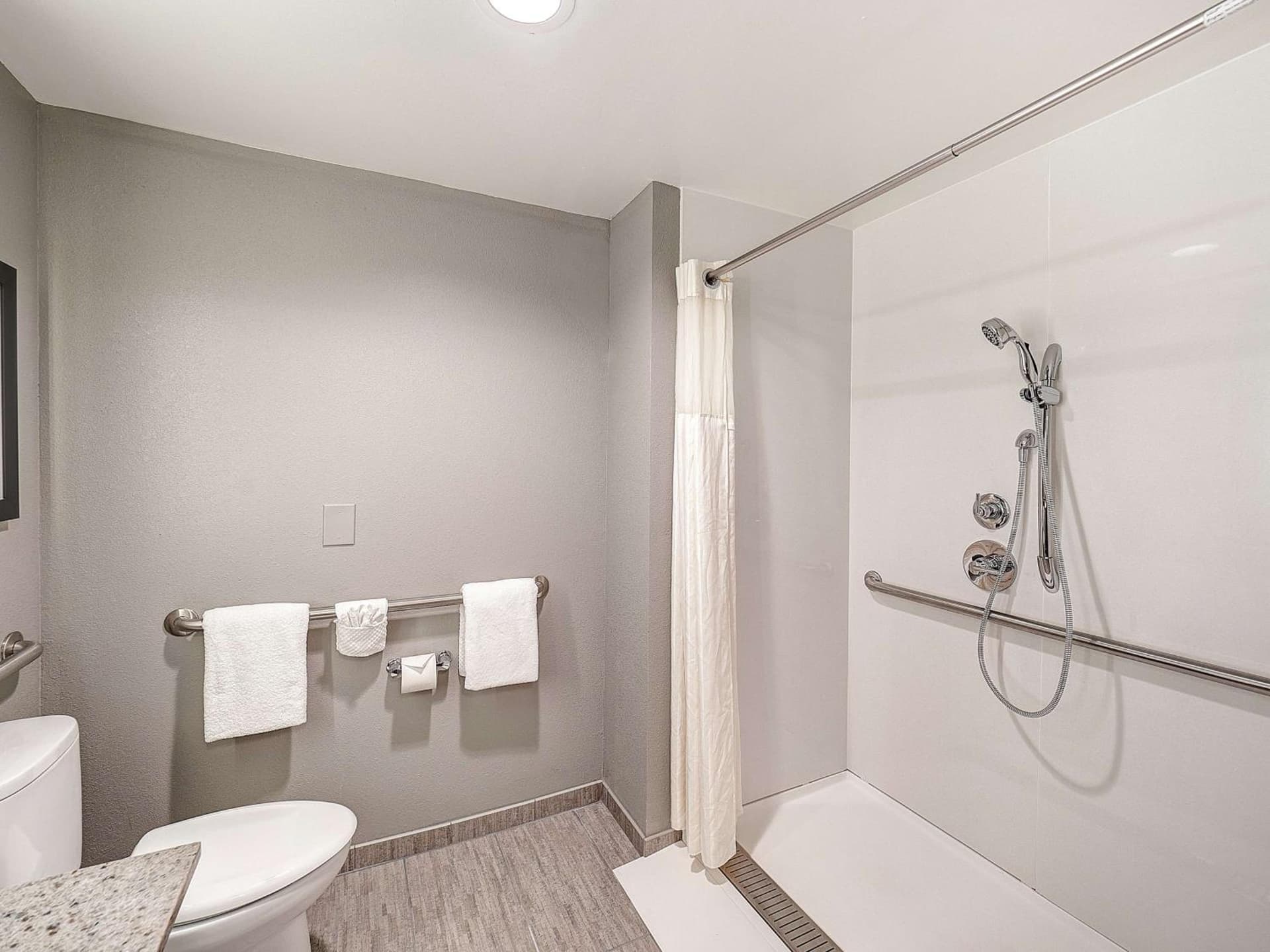 DoubleTree by Hilton Bloomington gallery photo in Bloomington, IL — image 23