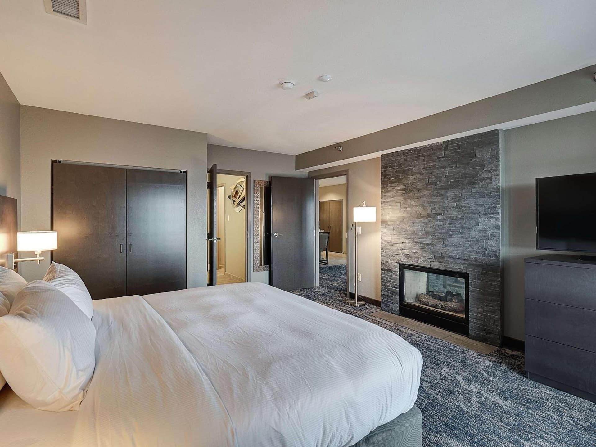 DoubleTree by Hilton Bloomington gallery photo in Bloomington, IL — image 42