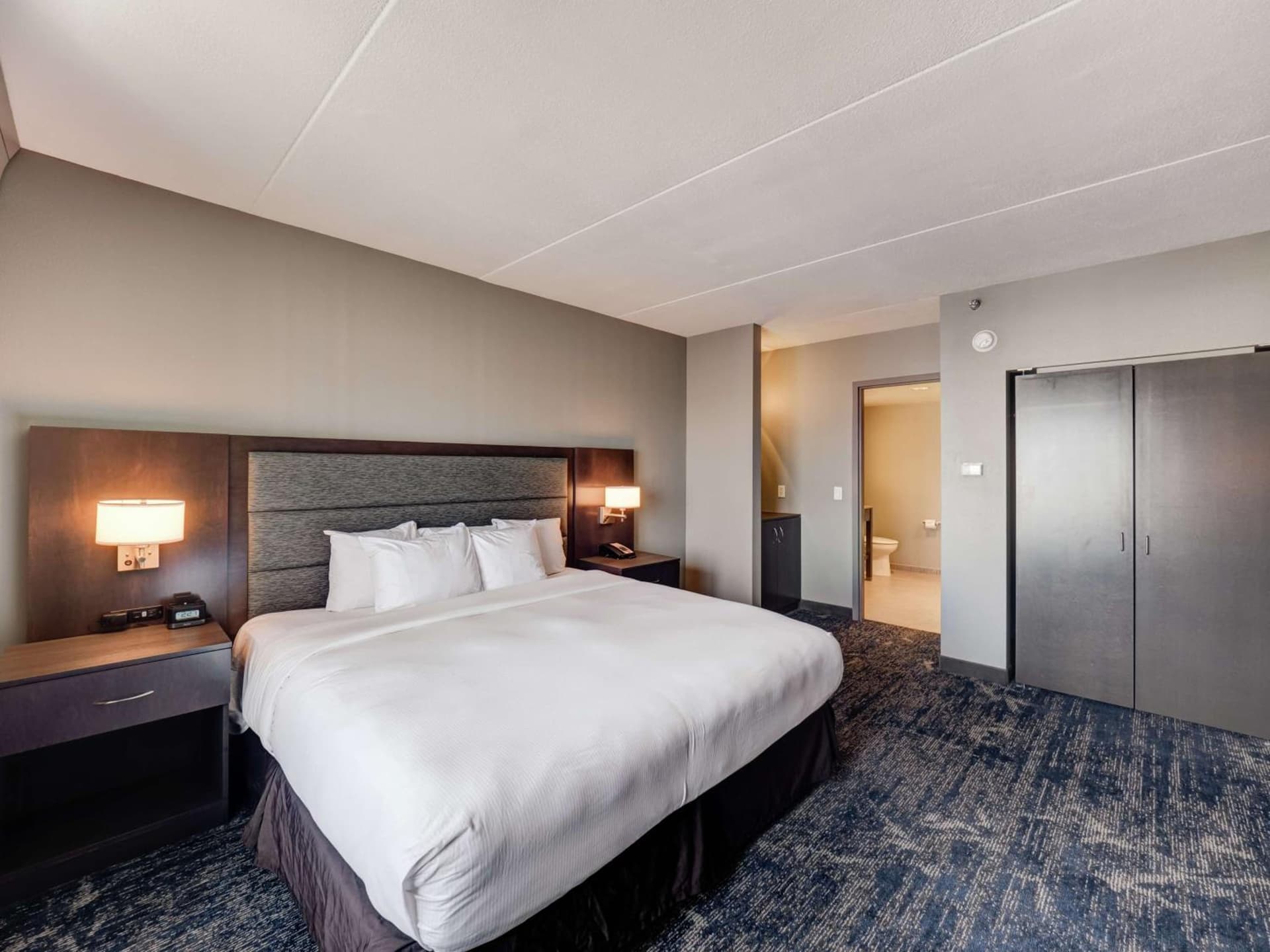 DoubleTree by Hilton Bloomington gallery photo in Bloomington, IL — image 70