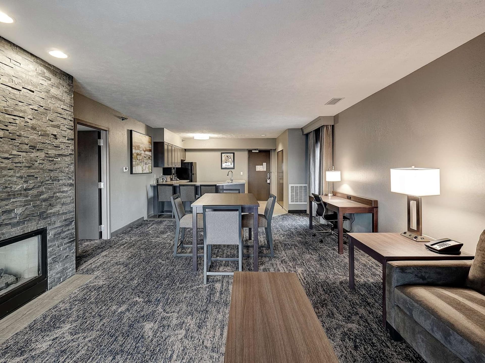 DoubleTree by Hilton Bloomington gallery photo in Bloomington, IL — image 31