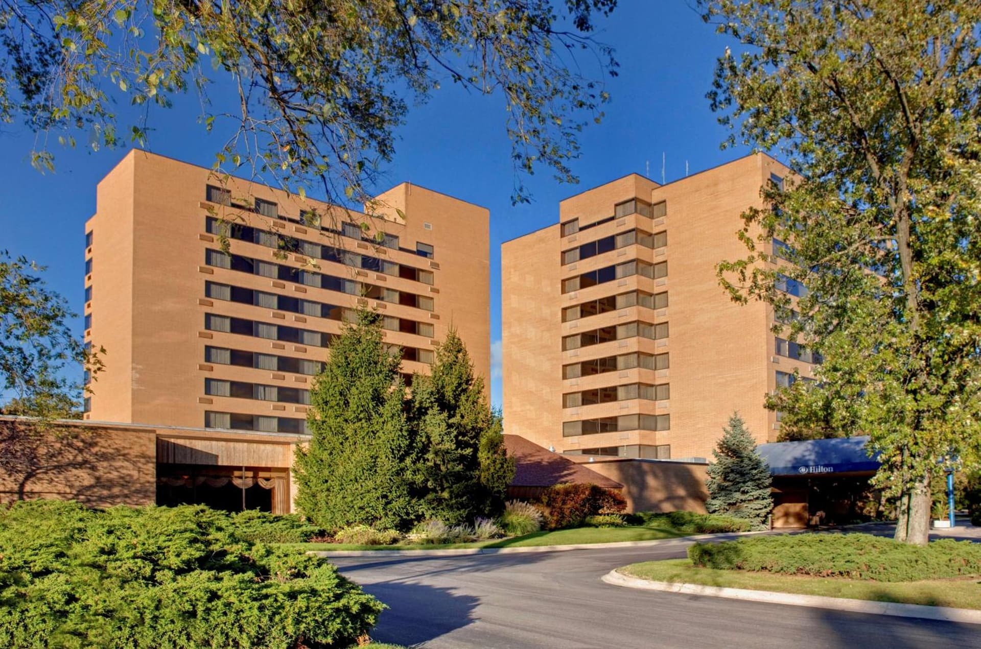 Hilton Chicago/Northbrook featured exterior or lobby in Northbrook, IL — similar hotel
