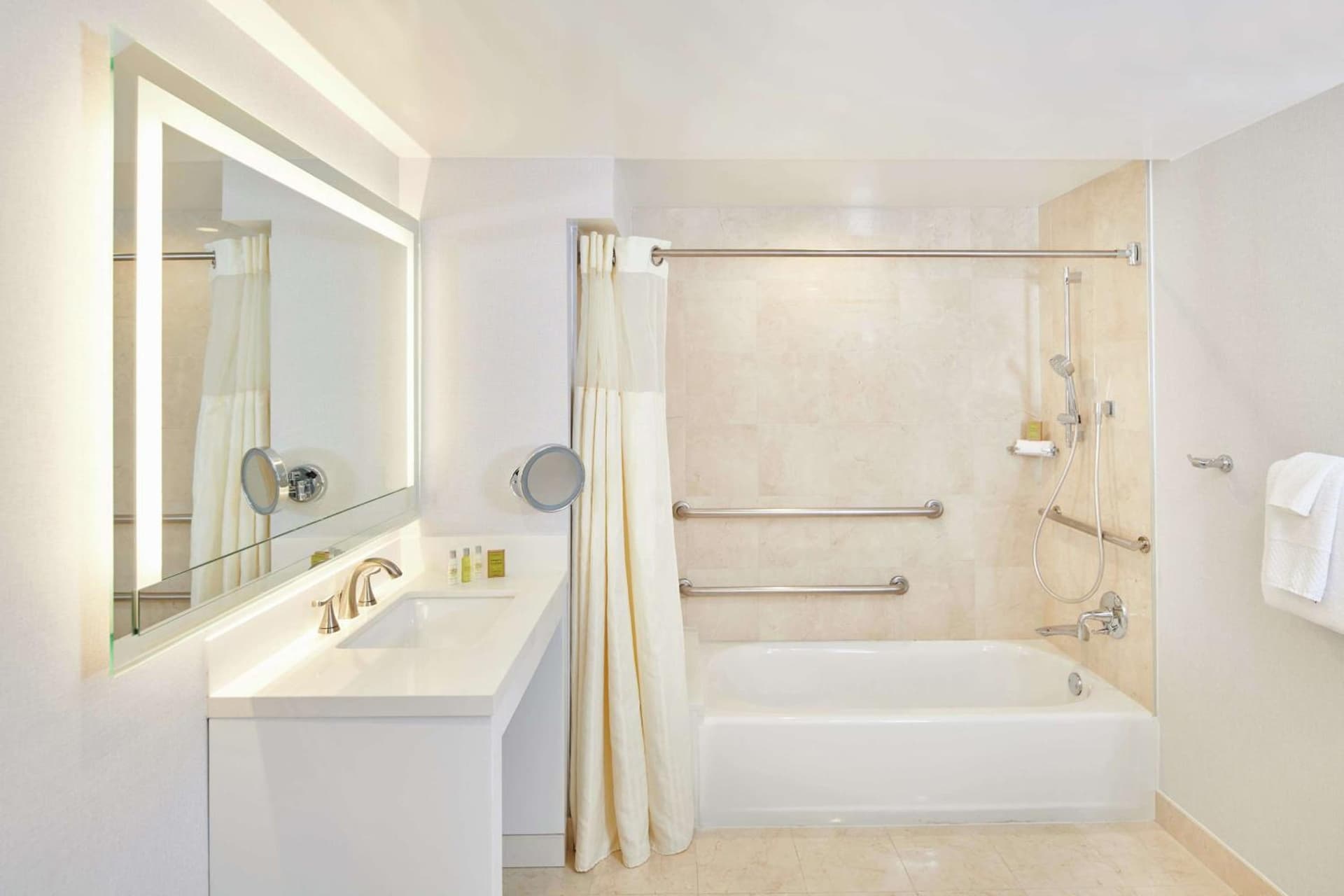 DoubleTree by Hilton Torrance - South Bay gallery photo in Torrance, CA — image 49