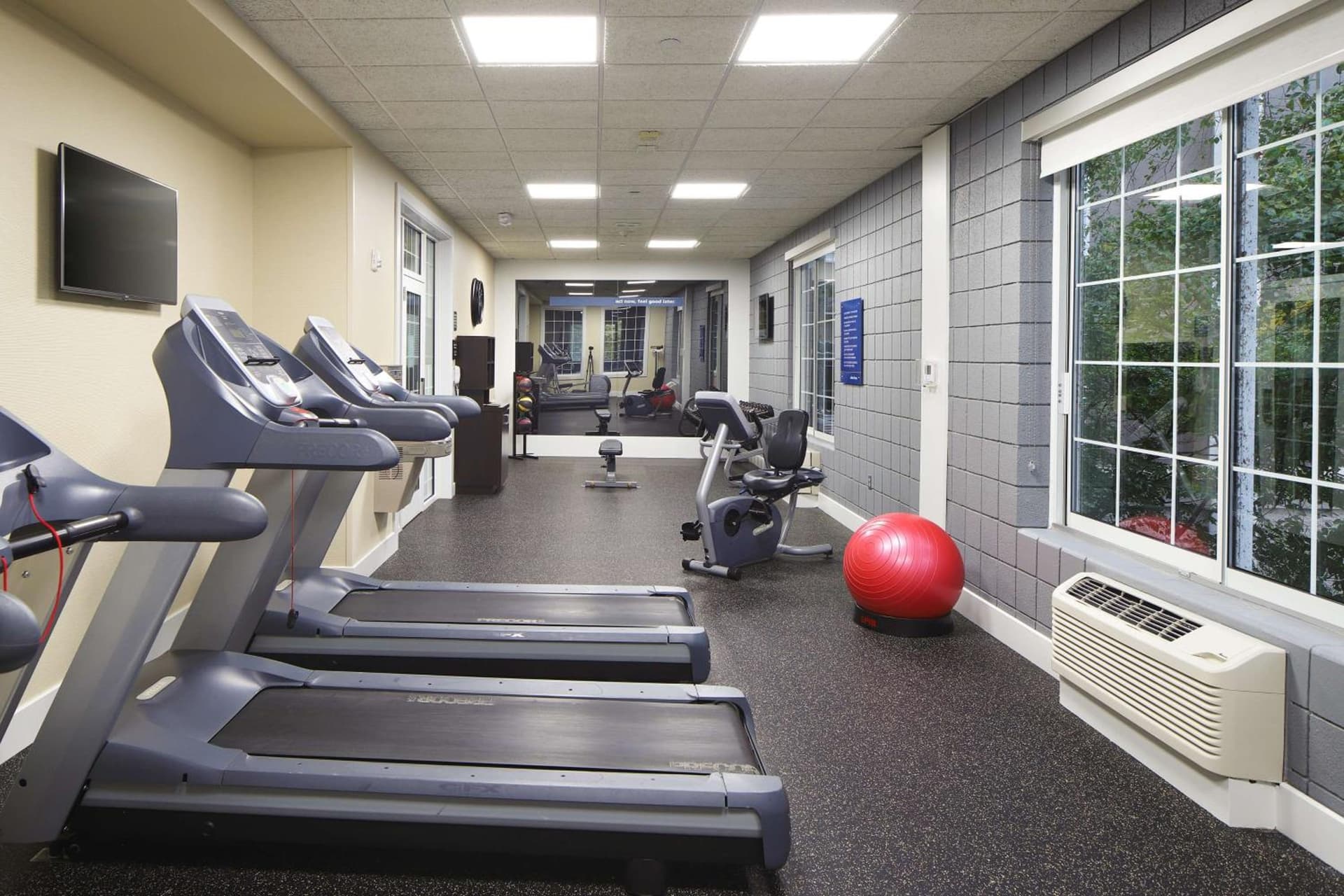 Hampton Inn Holland gallery photo in Holland, MI — image 6