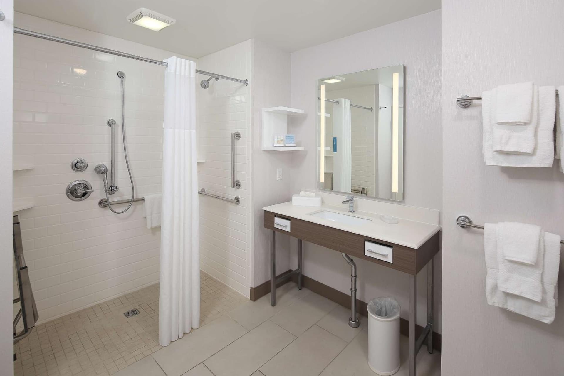 Hampton Inn Holland gallery photo in Holland, MI — image 20