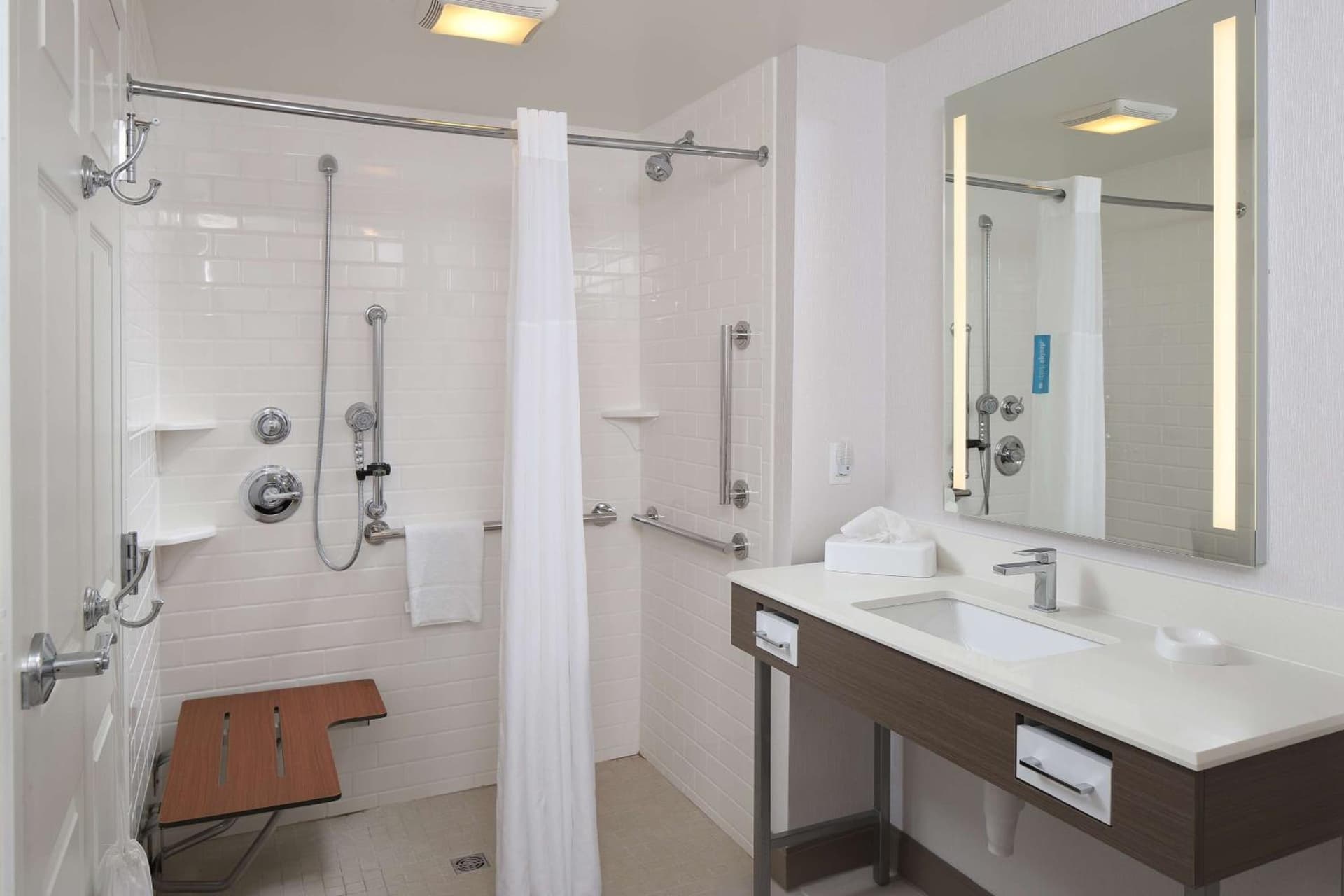 Hampton Inn Holland gallery photo in Holland, MI — image 45