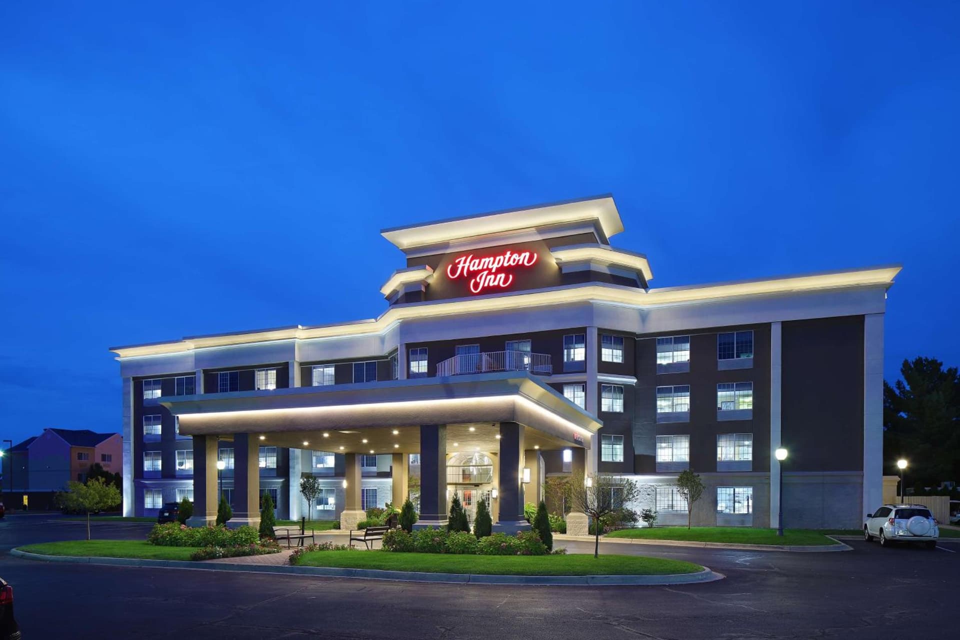 Hampton Inn Holland interior in Holland, MI — gallery photo 2