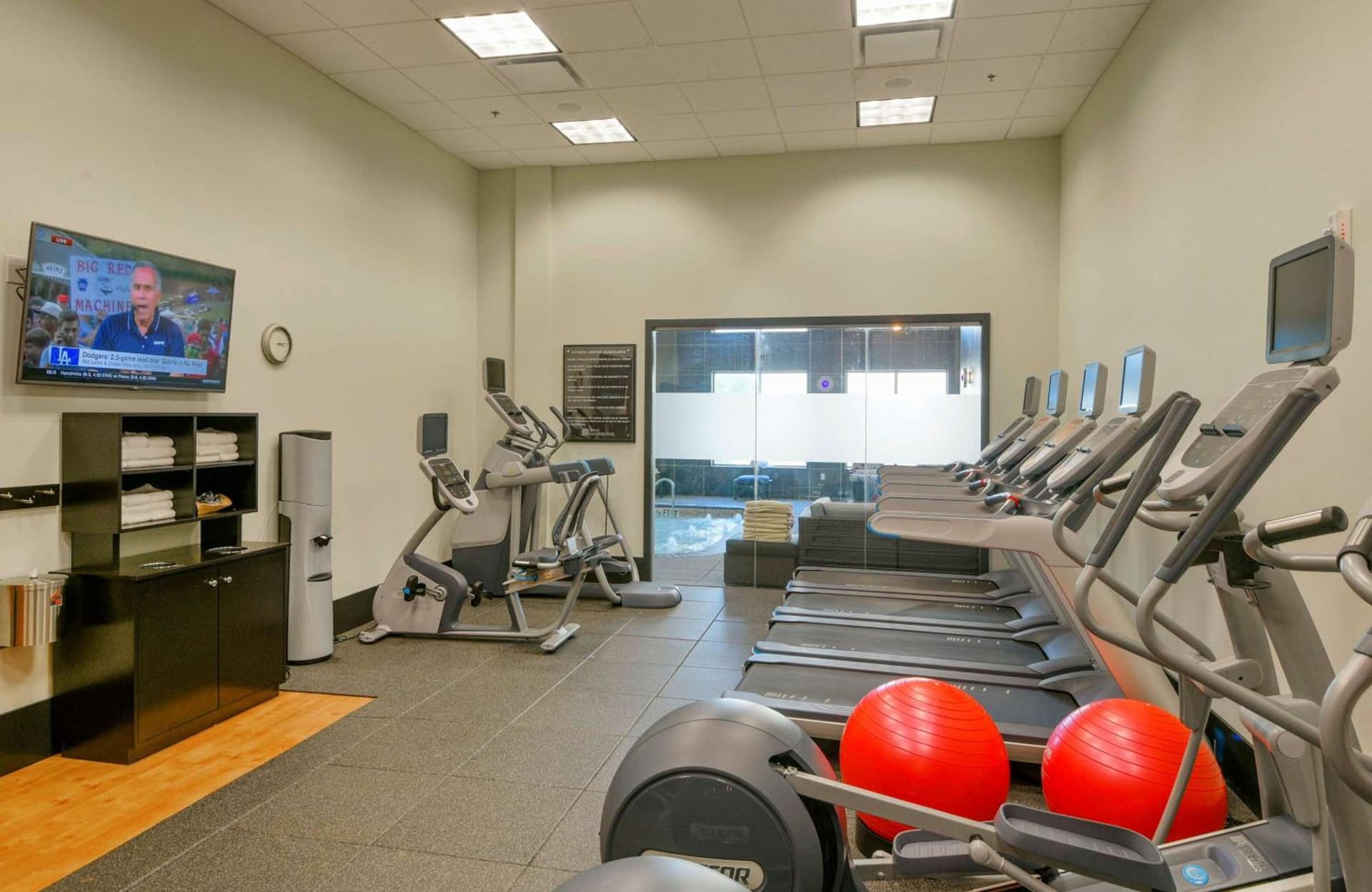 Hilton Garden Inn Raleigh/Crabtree Valley gallery photo in Raleigh, NC — image 41