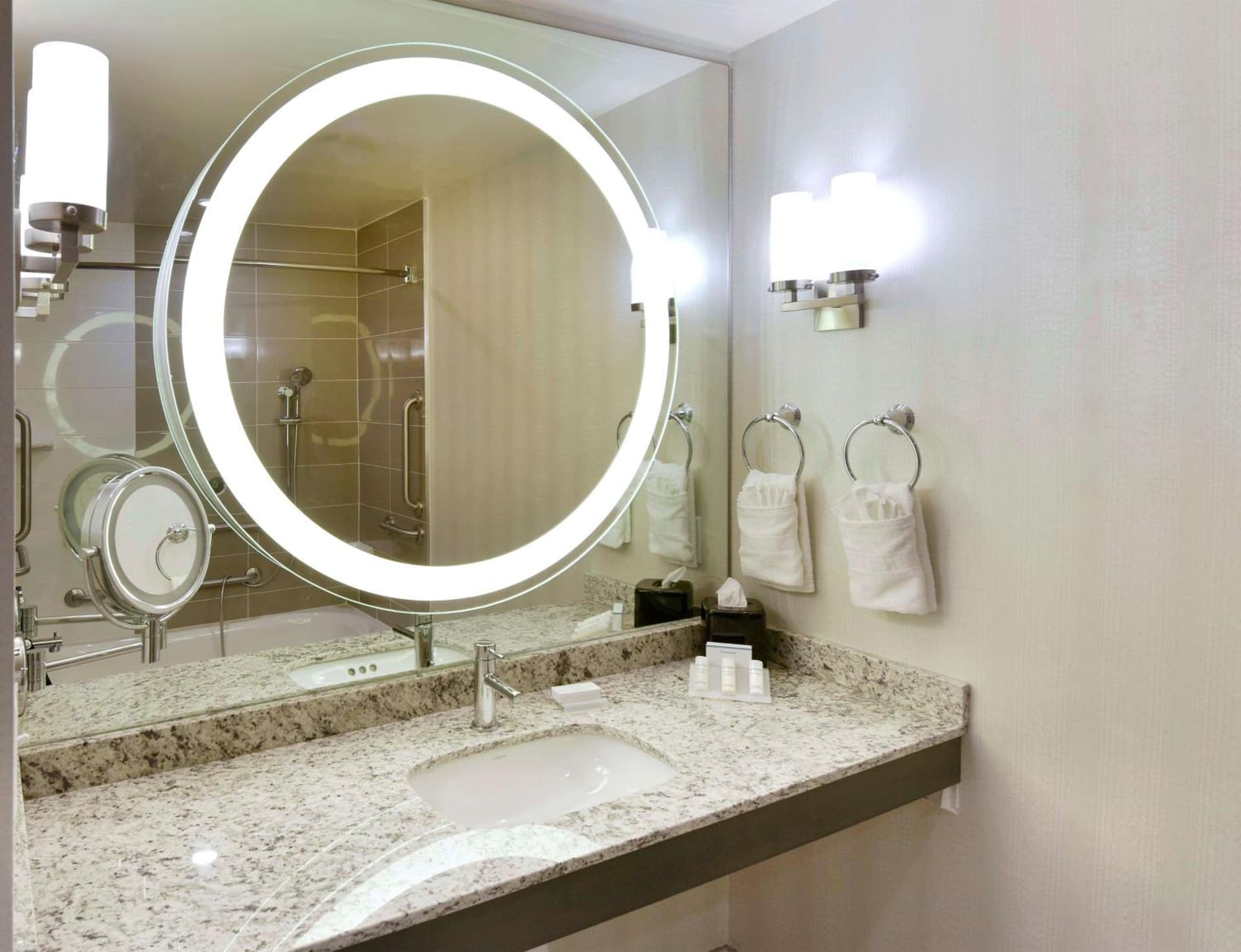 Hilton Garden Inn Raleigh/Crabtree Valley gallery photo in Raleigh, NC — image 31