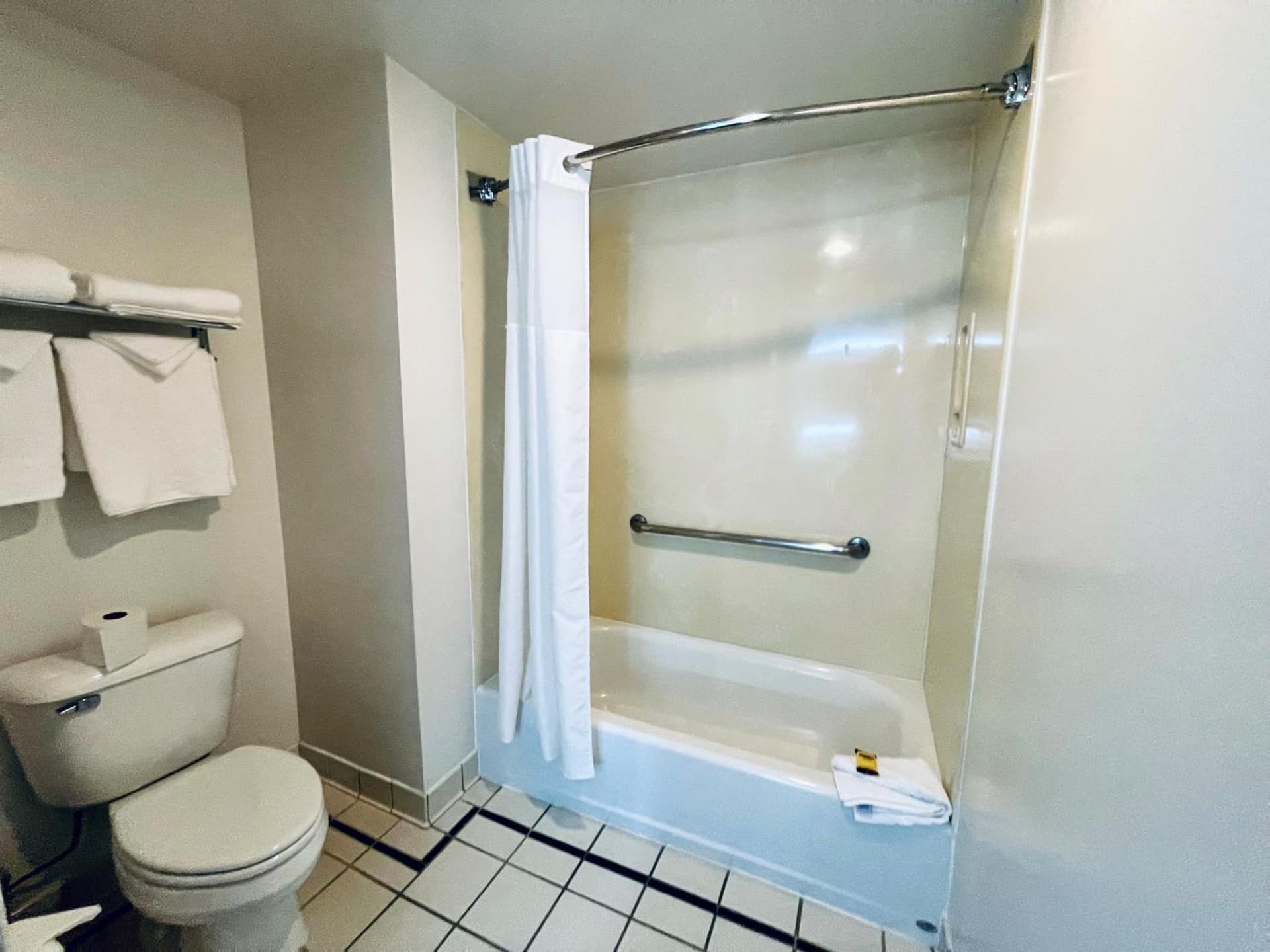 University Park Inn & Suites, an Ascend Collection Hotel property views in Davis, CA — gallery photo 3