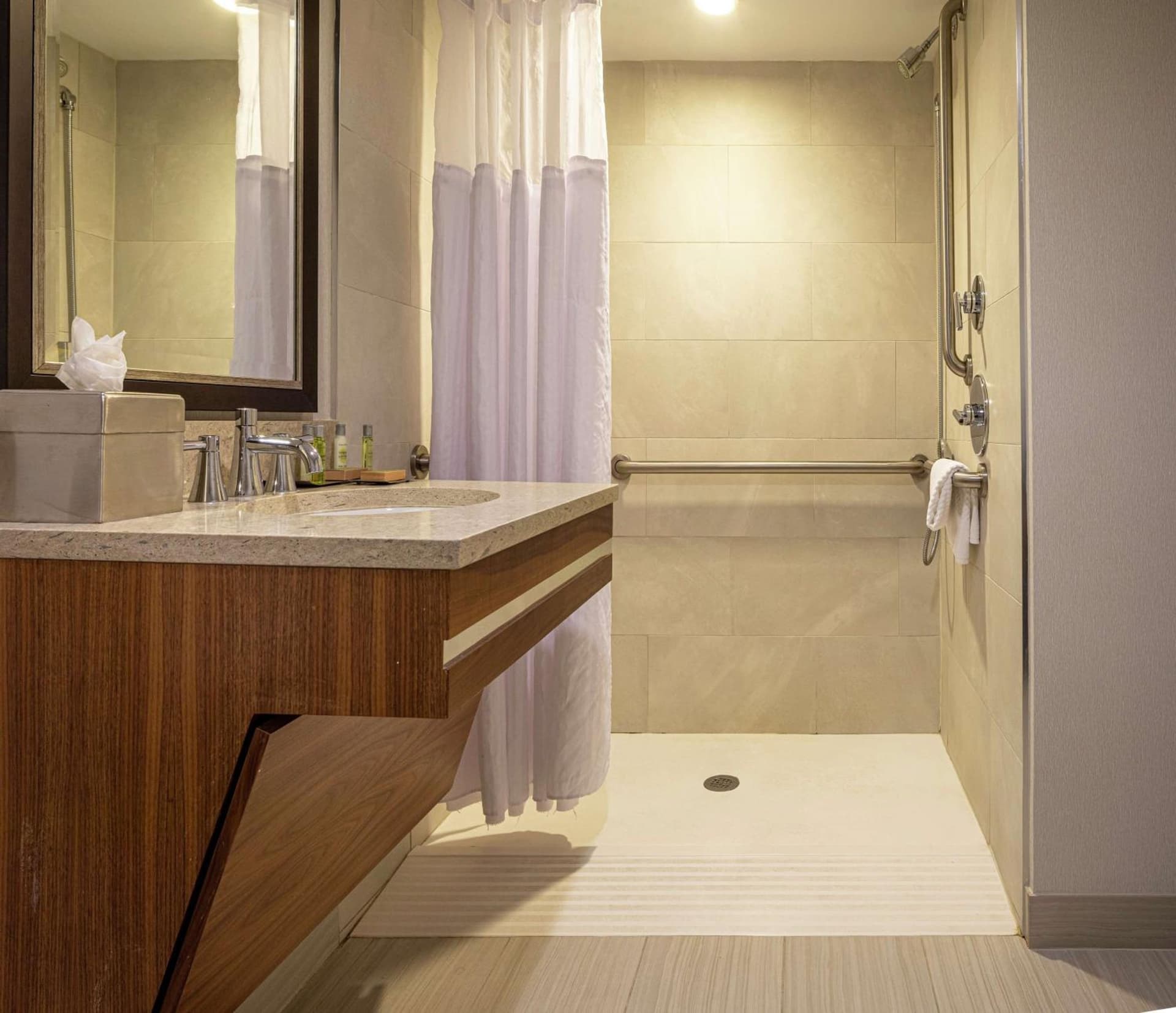 DoubleTree by Hilton Pittsburgh-Green Tree gallery photo in Pittsburgh, PA — image 25