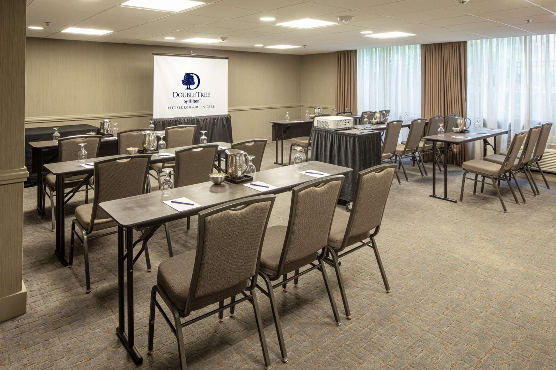 DoubleTree by Hilton Pittsburgh-Green Tree gallery photo in Pittsburgh, PA — image 12