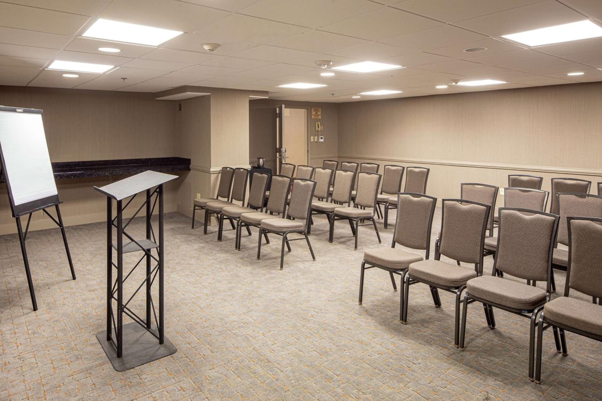 DoubleTree by Hilton Pittsburgh-Green Tree gallery photo in Pittsburgh, PA — image 24