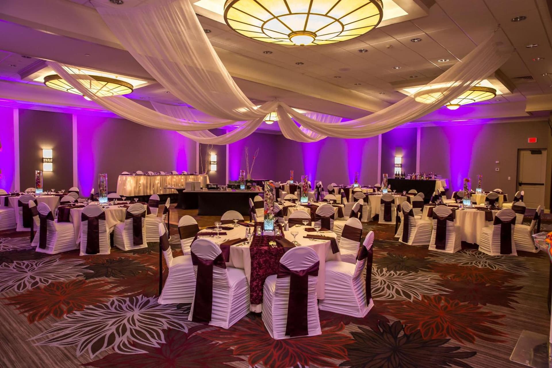 DoubleTree by Hilton Pittsburgh-Green Tree interior in Pittsburgh, PA — gallery photo 2