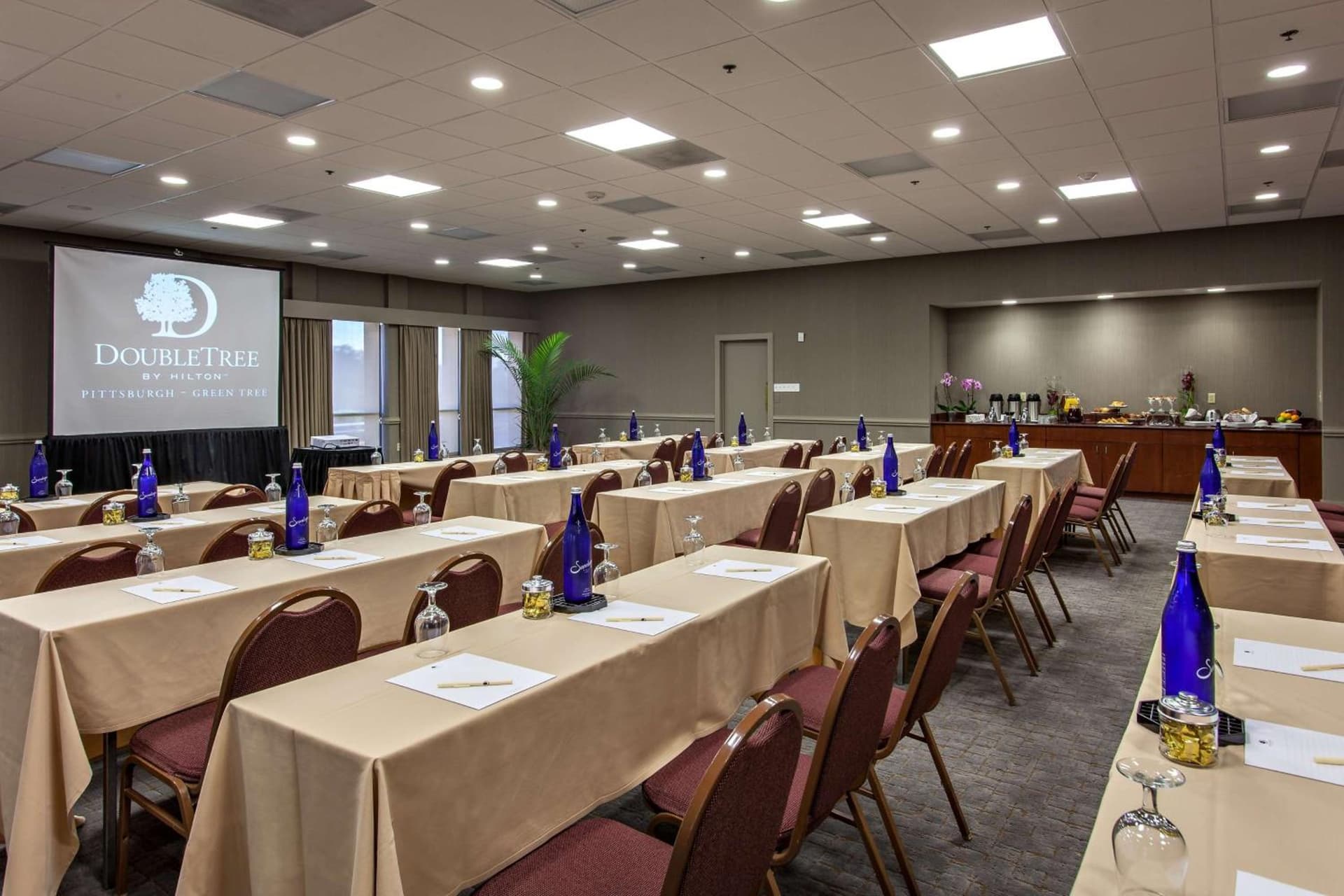 DoubleTree by Hilton Pittsburgh-Green Tree gallery photo in Pittsburgh, PA — image 13