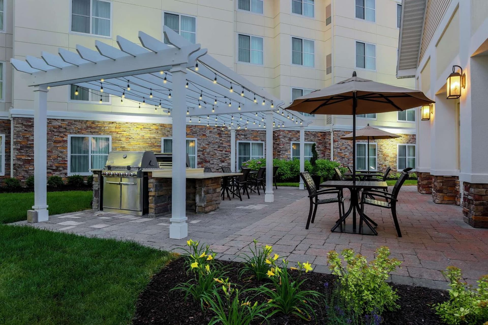 Homewood Suites by Hilton Long Island-Melville interior in Plainview, NY — gallery photo 2
