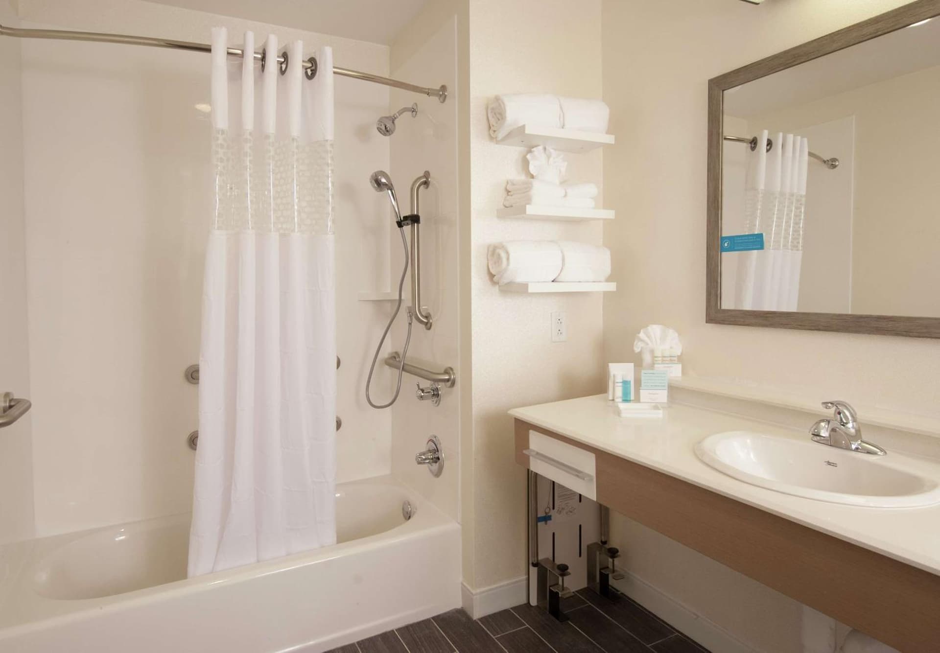 Hampton Inn & Suites by Hilton Augusta-Washington Rd gallery photo in Augusta, GA — image 13
