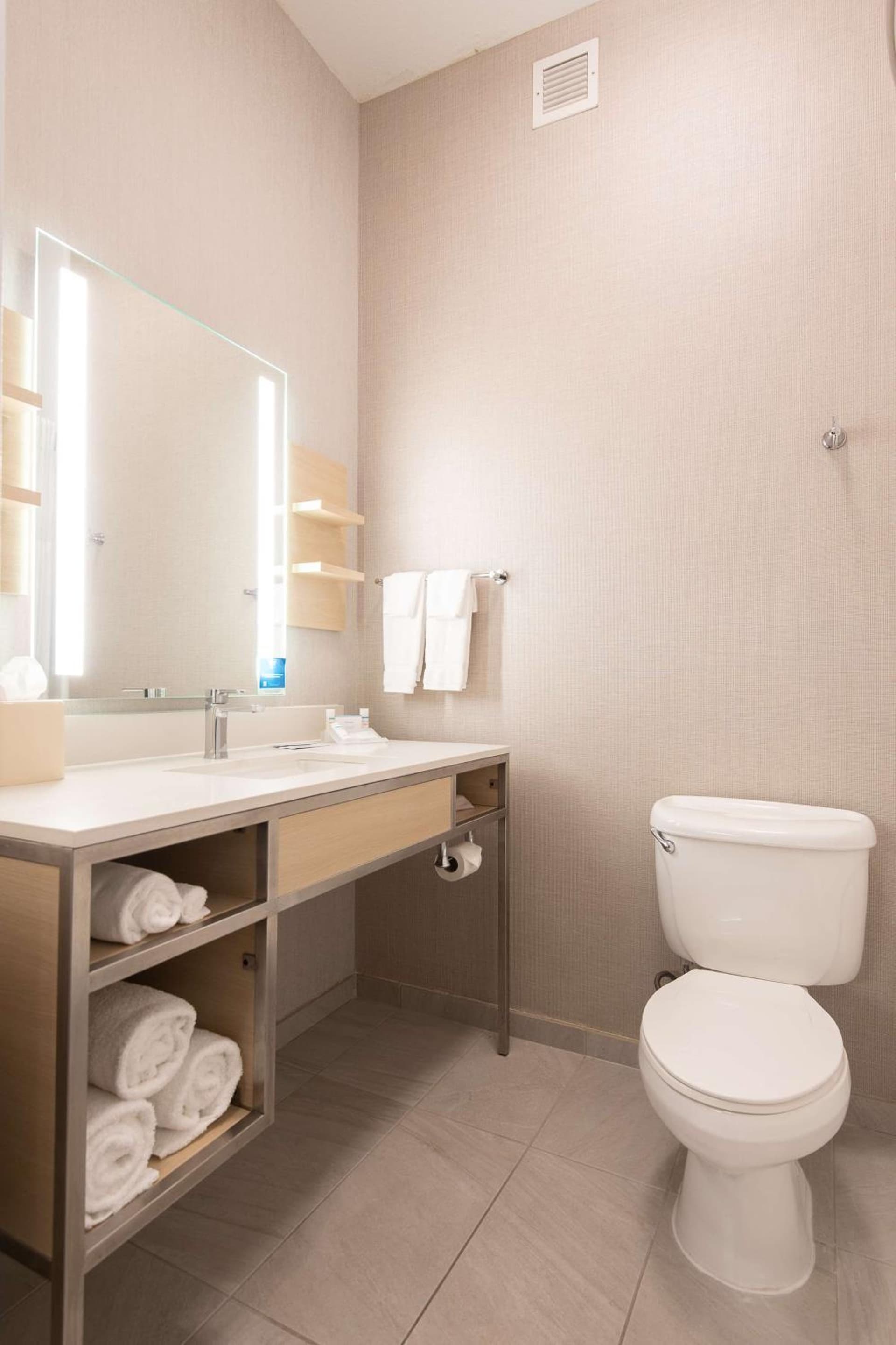 Hilton Garden Inn Calabasas gallery photo in Calabasas, CA — image 8