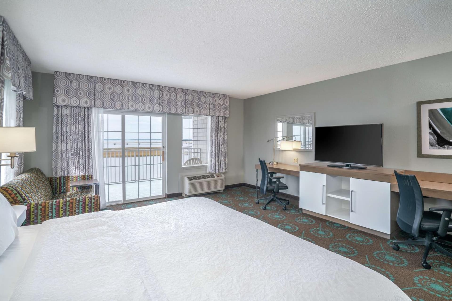 Hampton Inn & Suites Chincoteague-Waterfront, Va interior in Chincoteague, VA — gallery photo 2