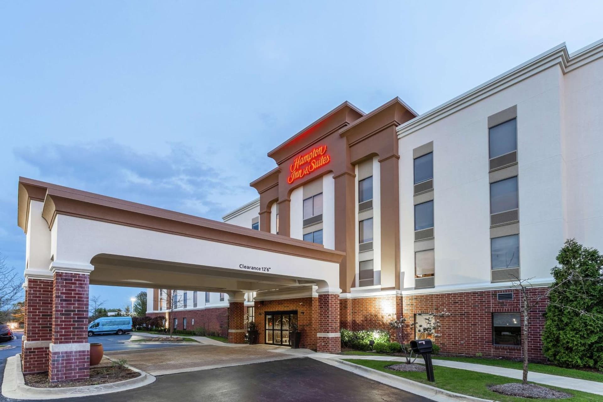Hampton Inn & Suites Chicago - Libertyville interior in Libertyville, IL — gallery photo 2