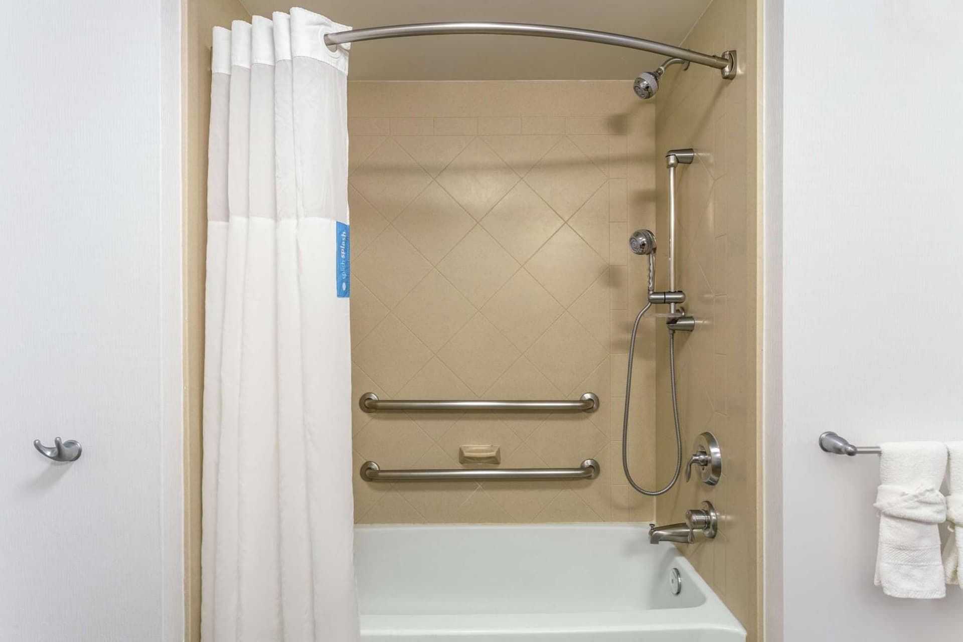 Hampton Inn & Suites Chicago - Libertyville gallery photo in Libertyville, IL — image 26