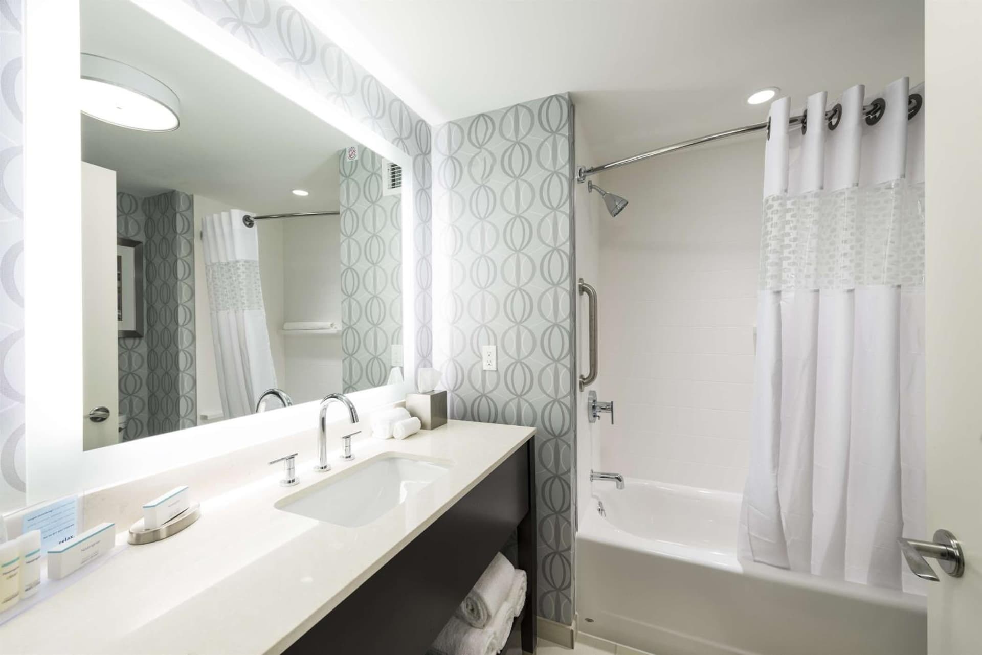 Hampton Inn & Suites Portsmouth Downtown gallery photo in Portsmouth, NH — image 12