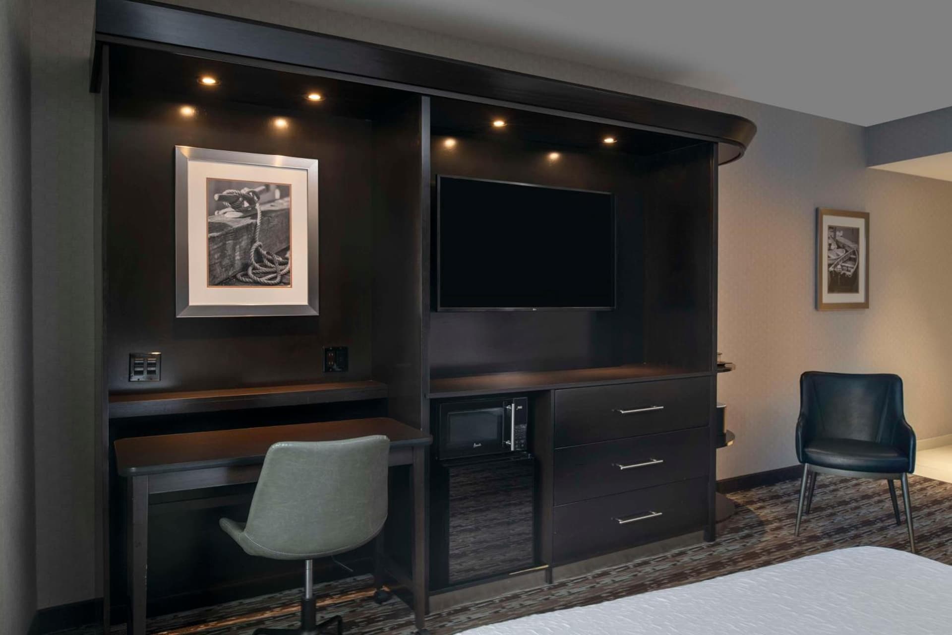 Hampton Inn & Suites Portsmouth Downtown gallery photo in Portsmouth, NH — image 13