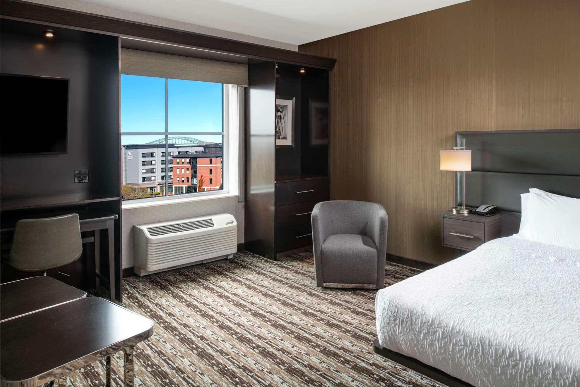 Hampton Inn & Suites Portsmouth Downtown gallery photo in Portsmouth, NH — image 9