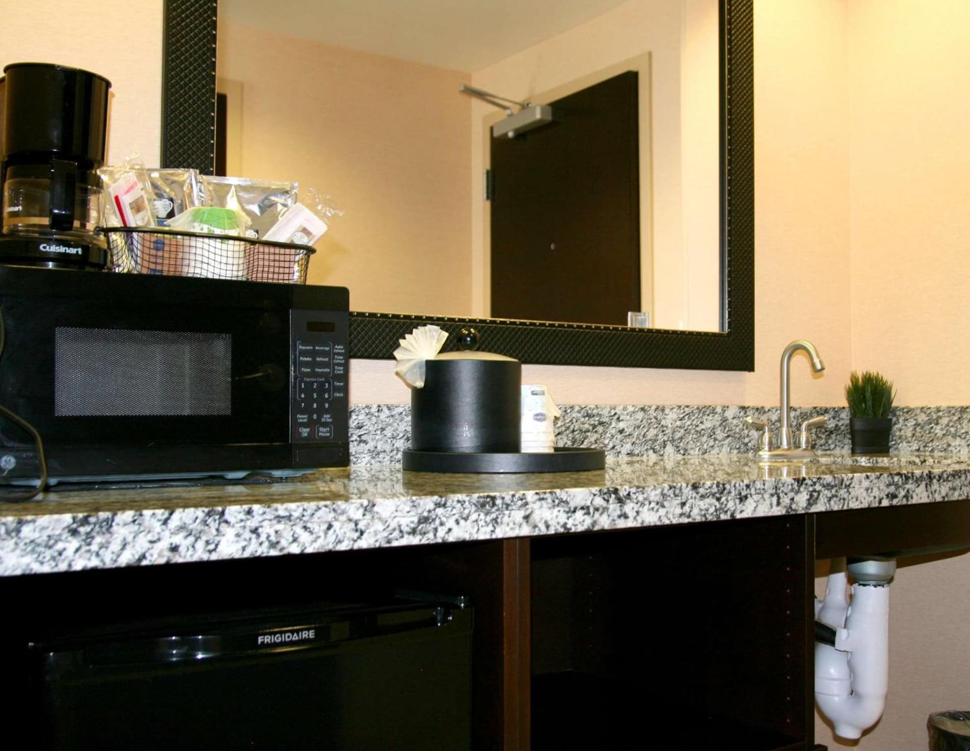 Hampton Inn & Suites Salt Lake City-University/Foothill Drive interior in Salt Lake City, UT — gallery photo 2