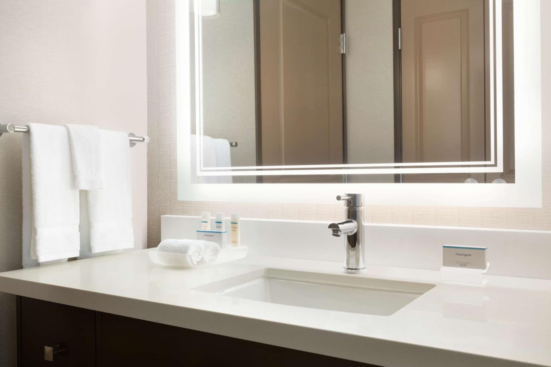 Homewood Suites By Hilton Irvine John Wayne Airport gallery photo in Irvine, CA — image 15