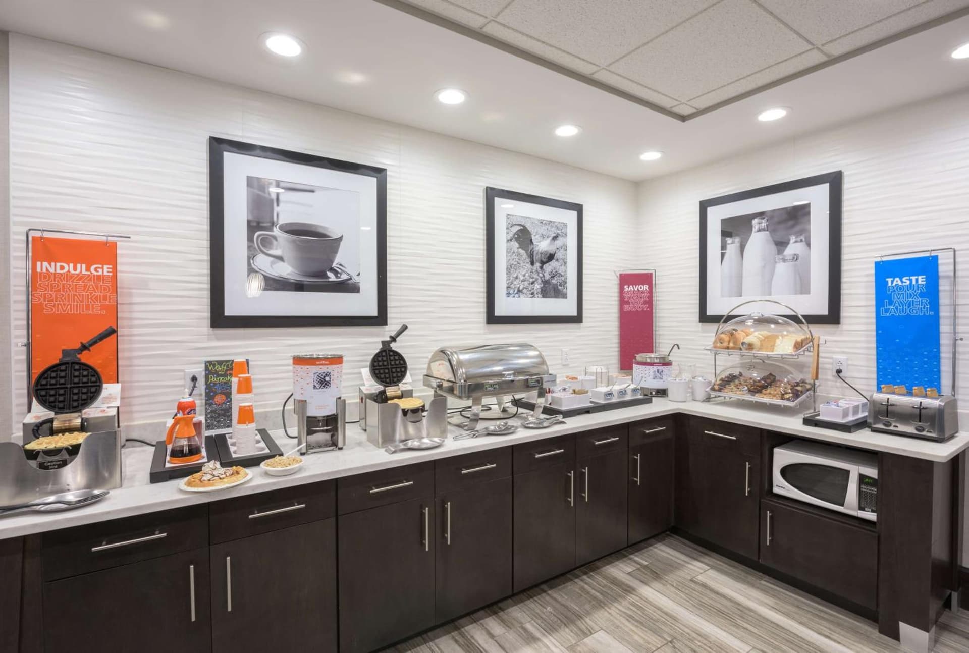Hampton Inn Hamburg interior in Hamburg, NY — gallery photo 2