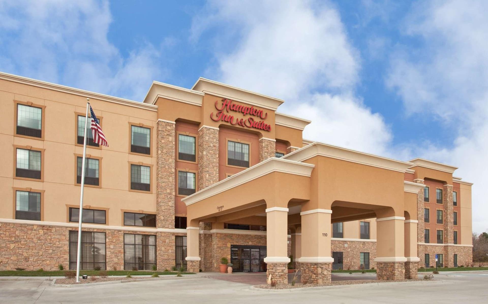 Hampton Inn & Suites Dickinson ND interior in Dickinson, ND — gallery photo 2
