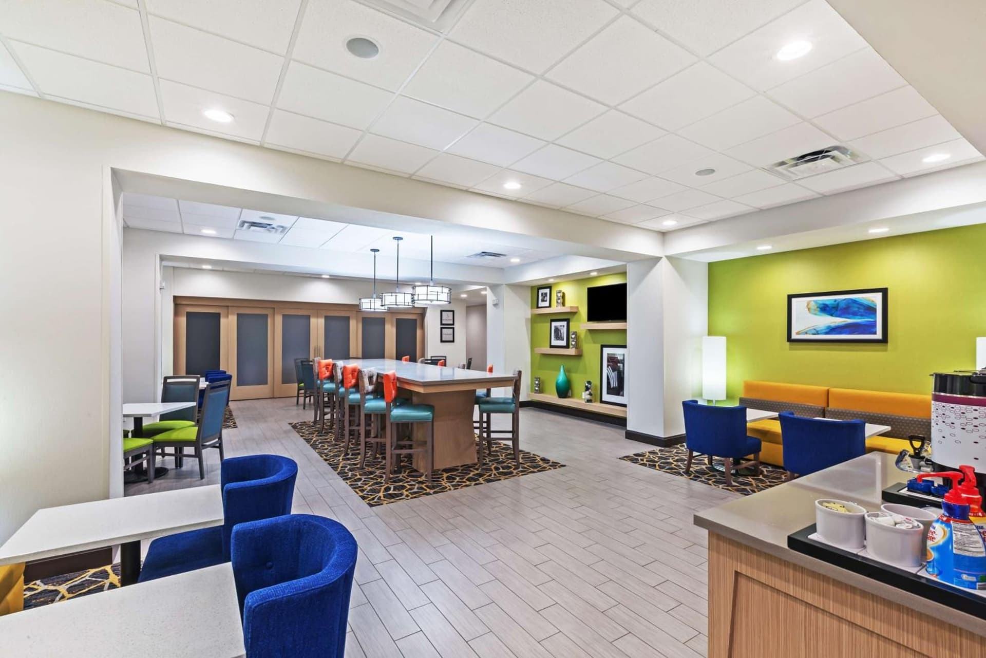 Hampton Inn Ozona interior in Ozona, TX — gallery photo 2