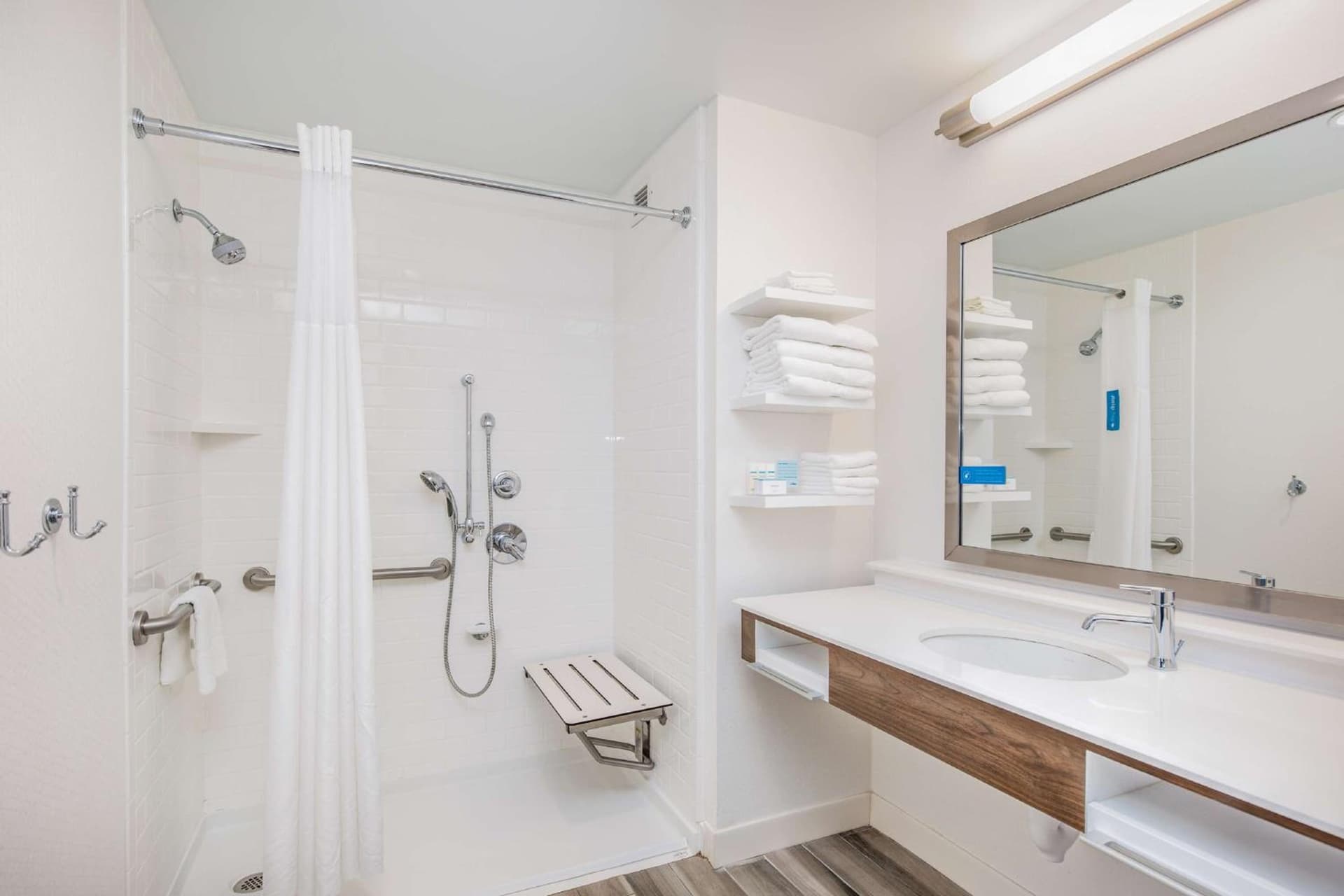 Hampton Inn & Suites Panama City Beach-Beachfront gallery photo in Panama City Beach, FL — image 48
