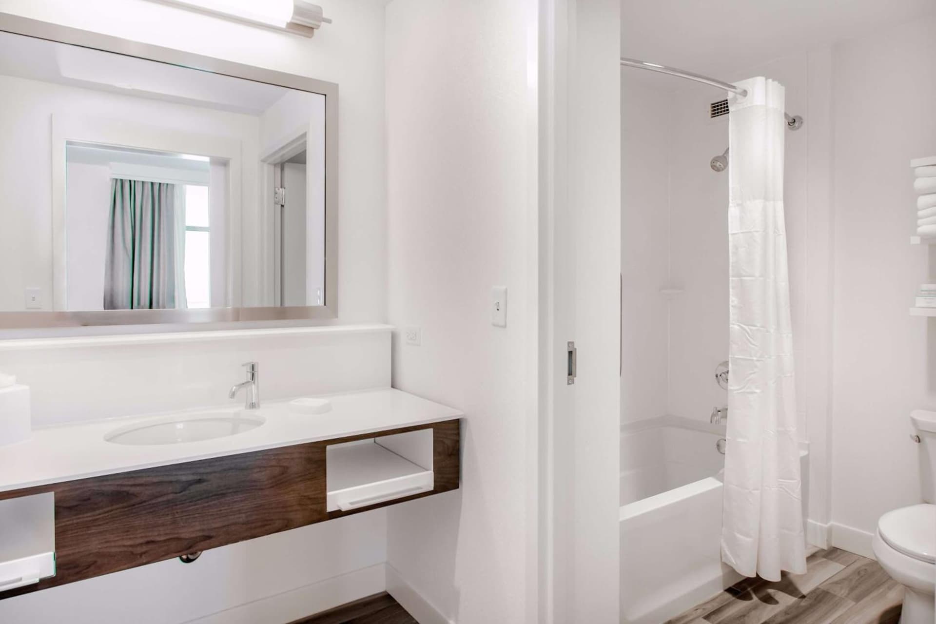 Hampton Inn & Suites Panama City Beach-Beachfront gallery photo in Panama City Beach, FL — image 39
