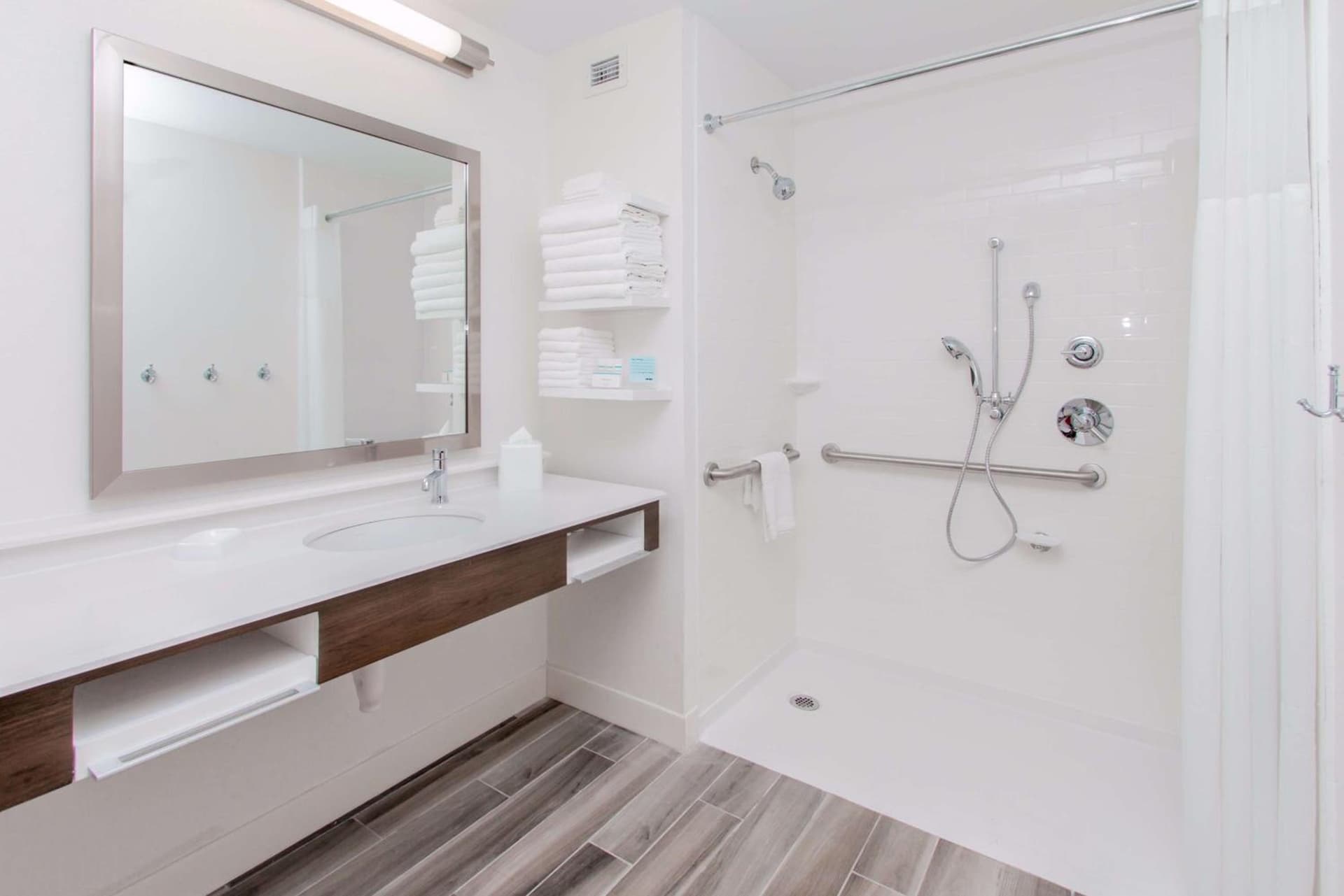 Hampton Inn & Suites Panama City Beach-Beachfront gallery photo in Panama City Beach, FL — image 56