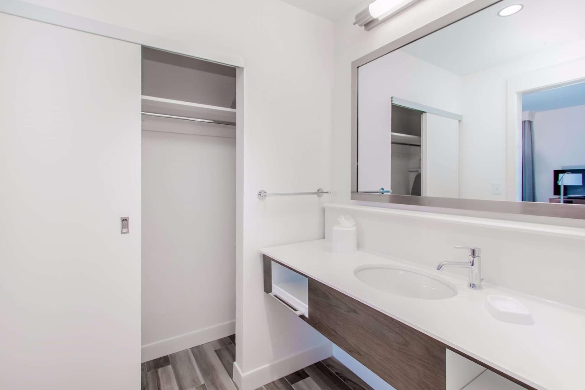 Hampton Inn & Suites Panama City Beach-Beachfront gallery photo in Panama City Beach, FL — image 35