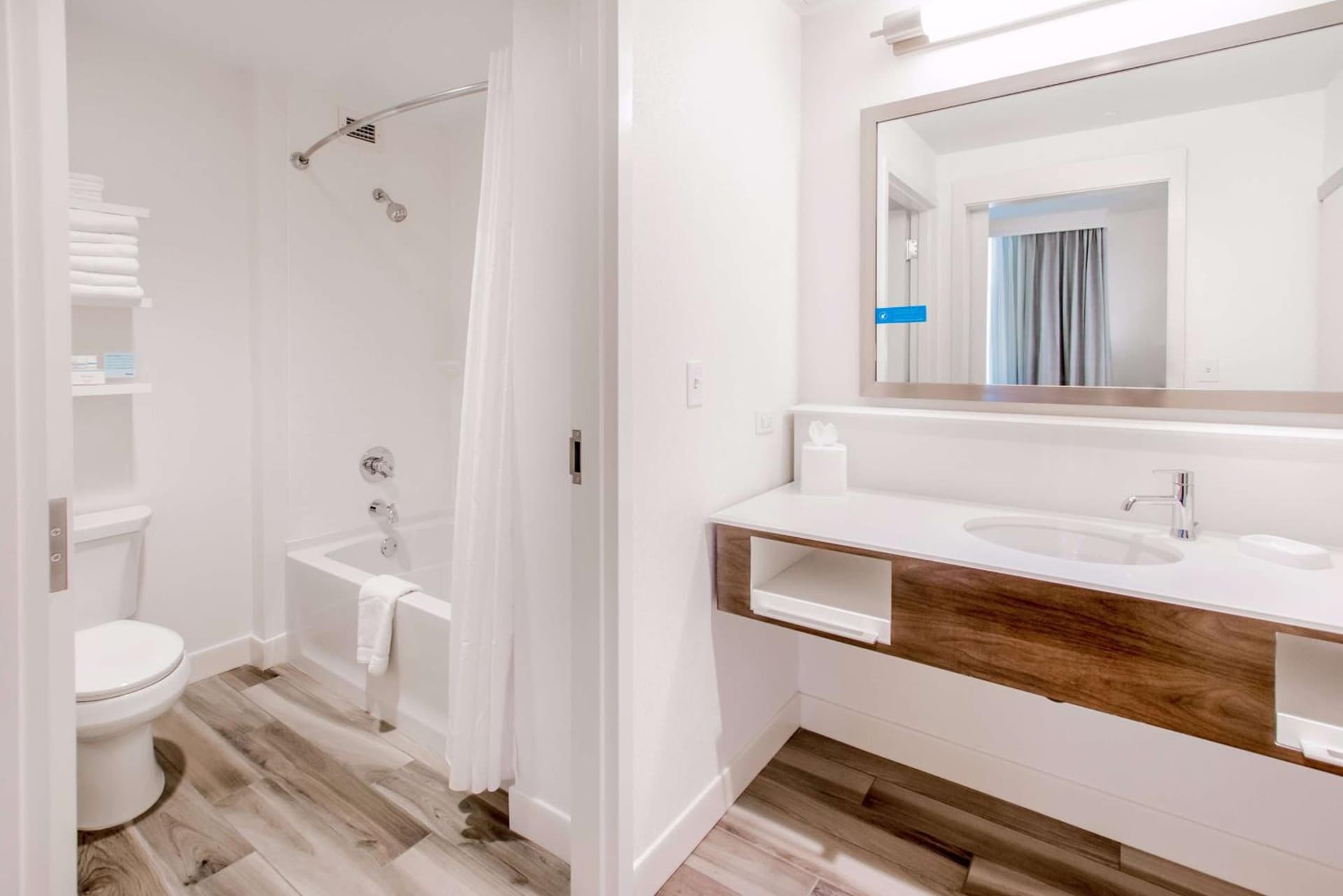 Hampton Inn & Suites Panama City Beach-Beachfront gallery photo in Panama City Beach, FL — image 7