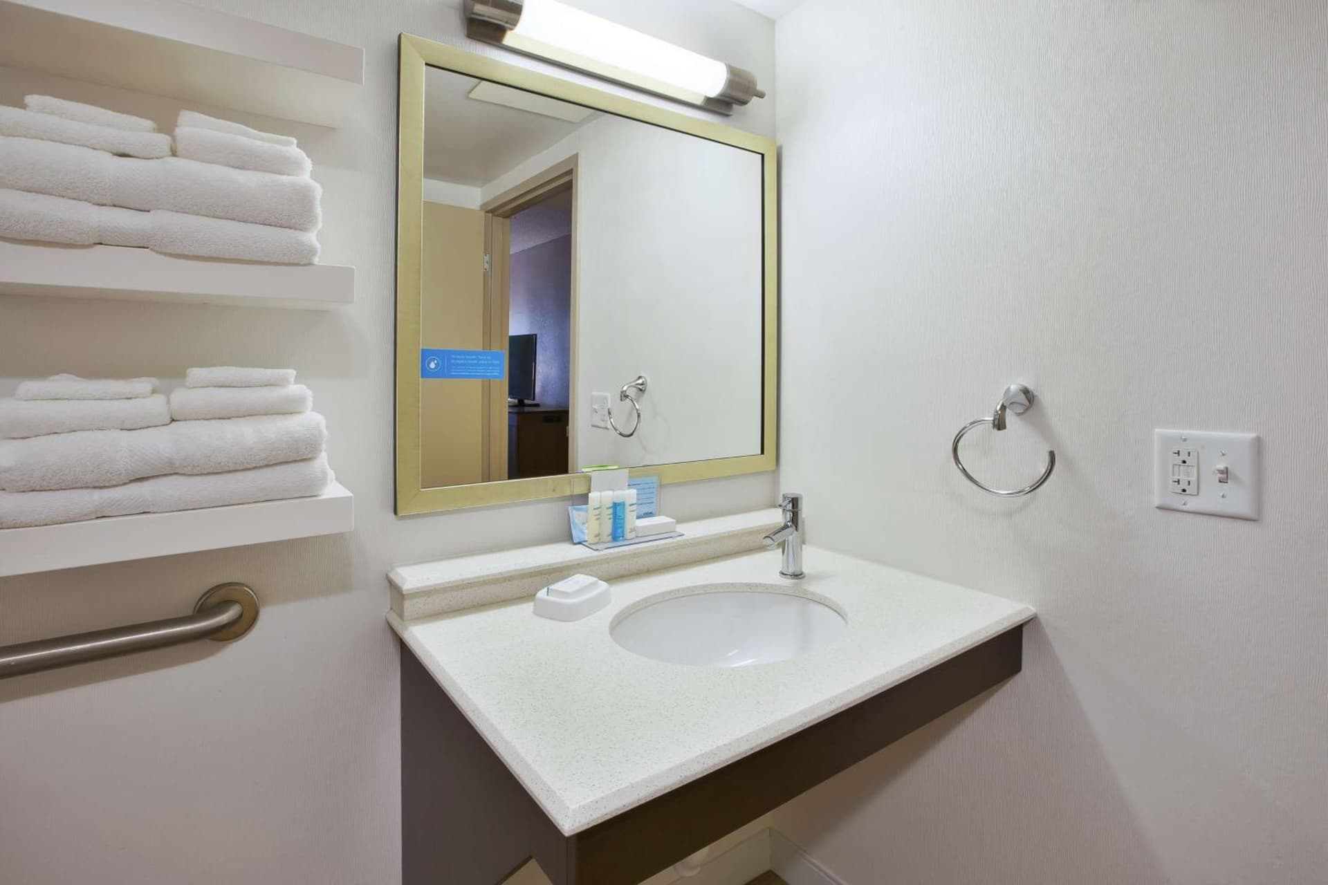 Hampton Inn Toledo-South/Maumee gallery photo in Maumee, OH — image 8