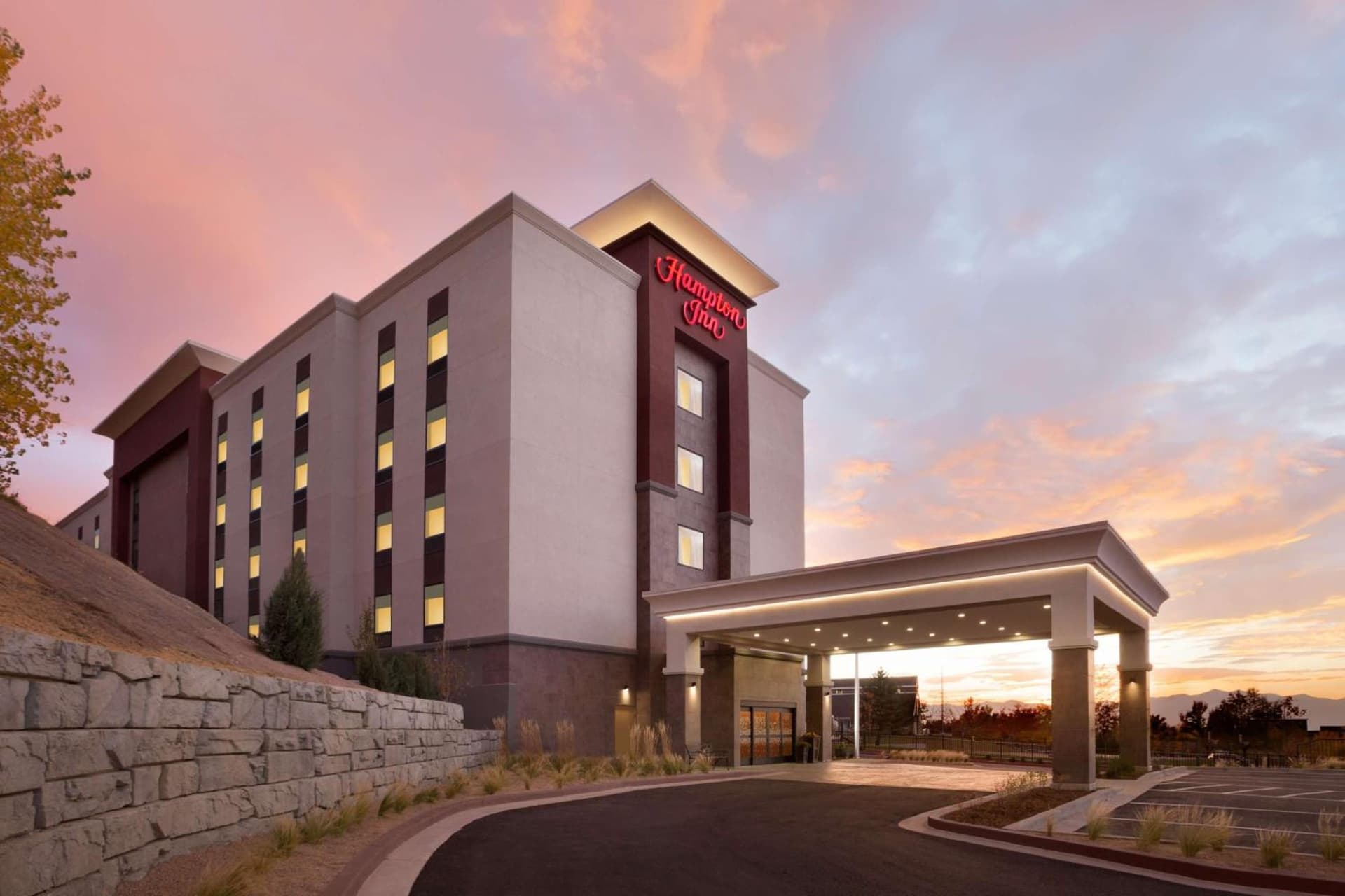 Hampton Inn Salt Lake City Cottonwood featured exterior or lobby in Holladay, UT — similar hotel