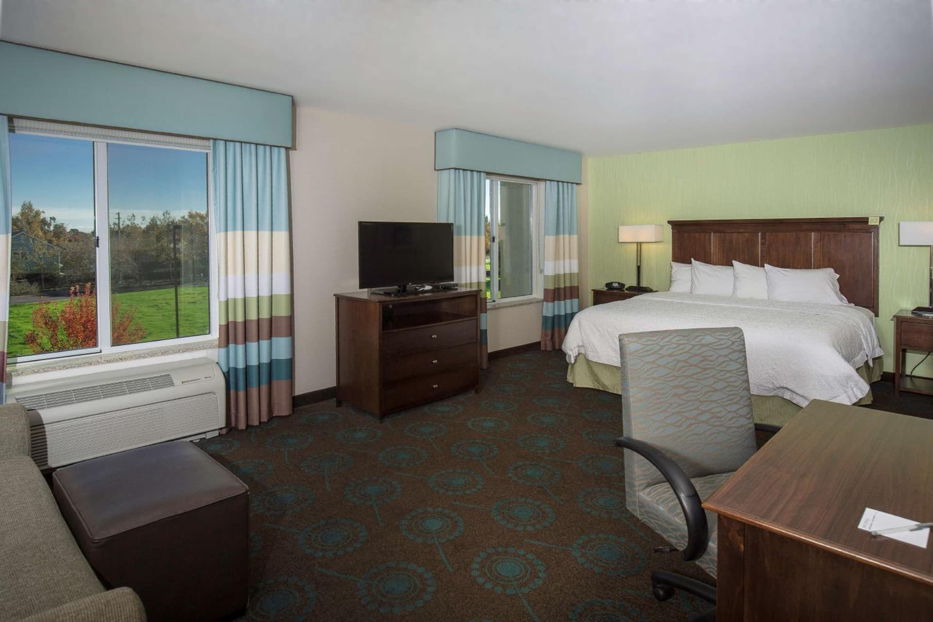 Hampton Inn & Suites Suisun City Waterfront interior in Suisun City, CA — gallery photo 2