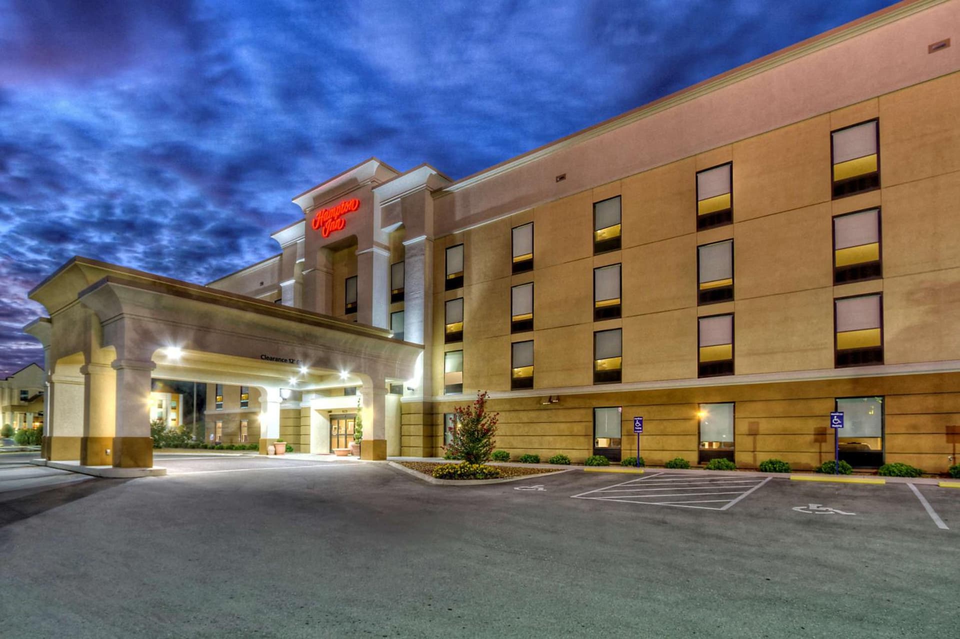 Hampton Inn Cookeville interior in Cookeville, TN — gallery photo 2