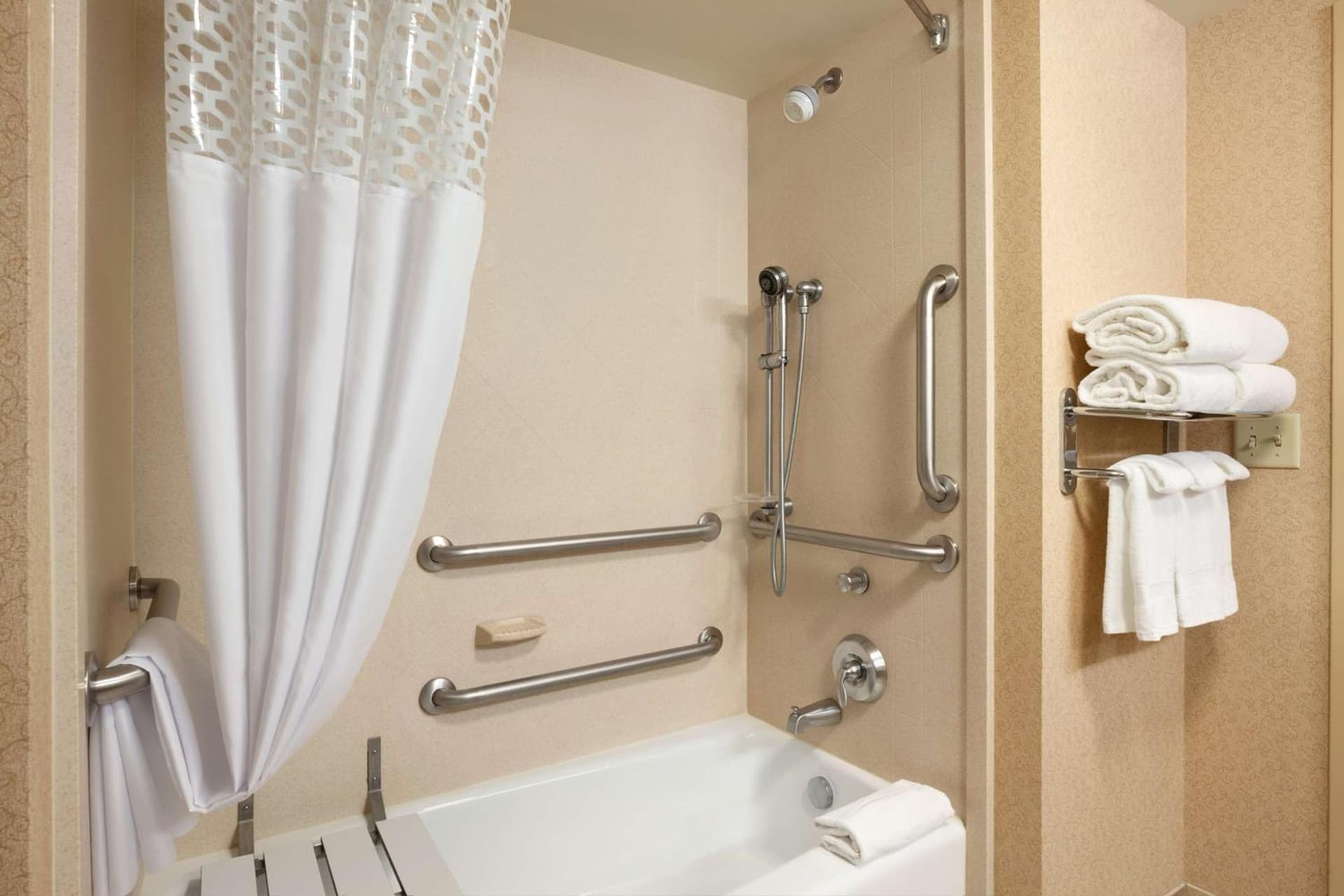 Hampton Inn & Suites East Hartford gallery photo in East Hartford — image 28
