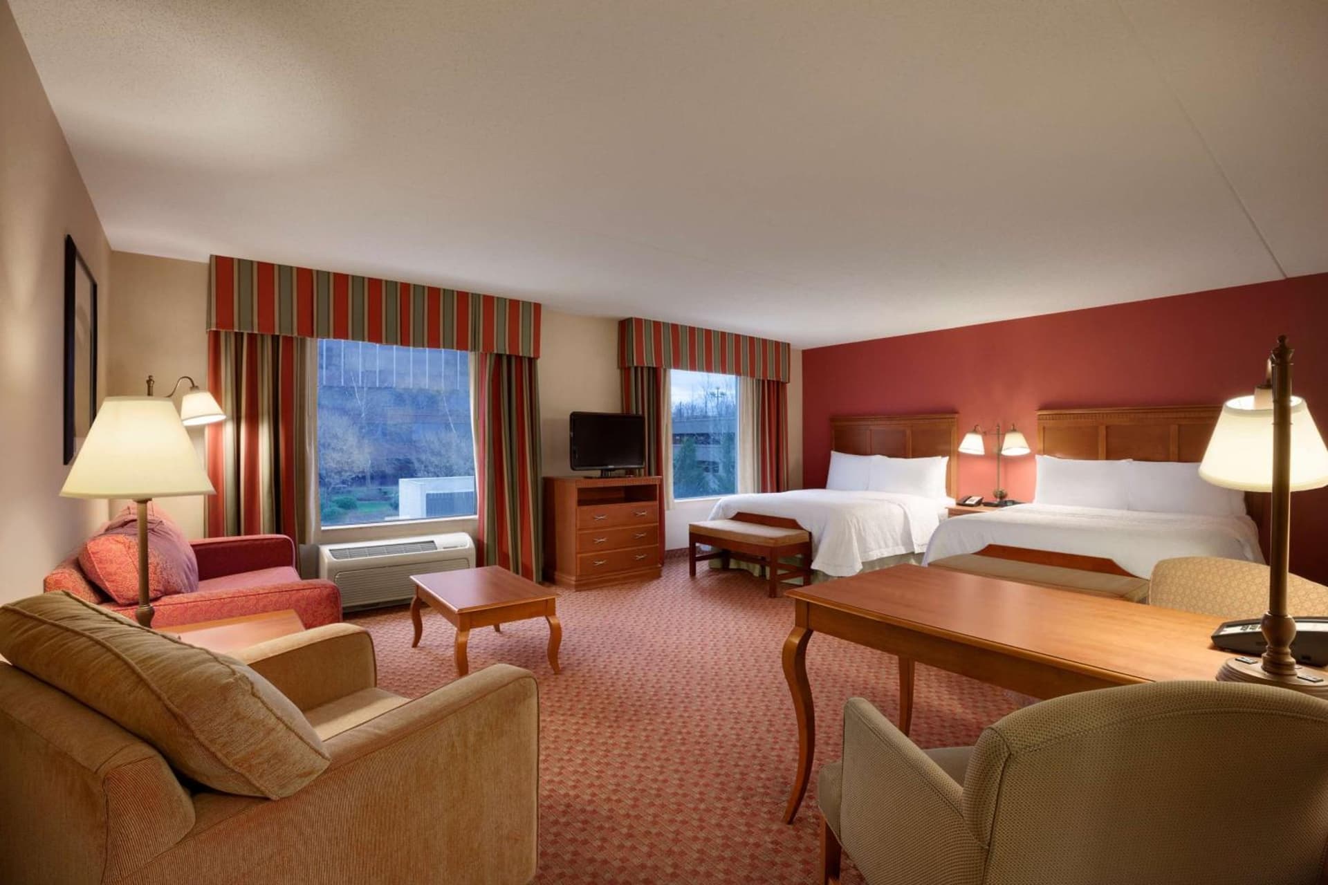 Hampton Inn & Suites East Hartford interior in East Hartford — gallery photo 2
