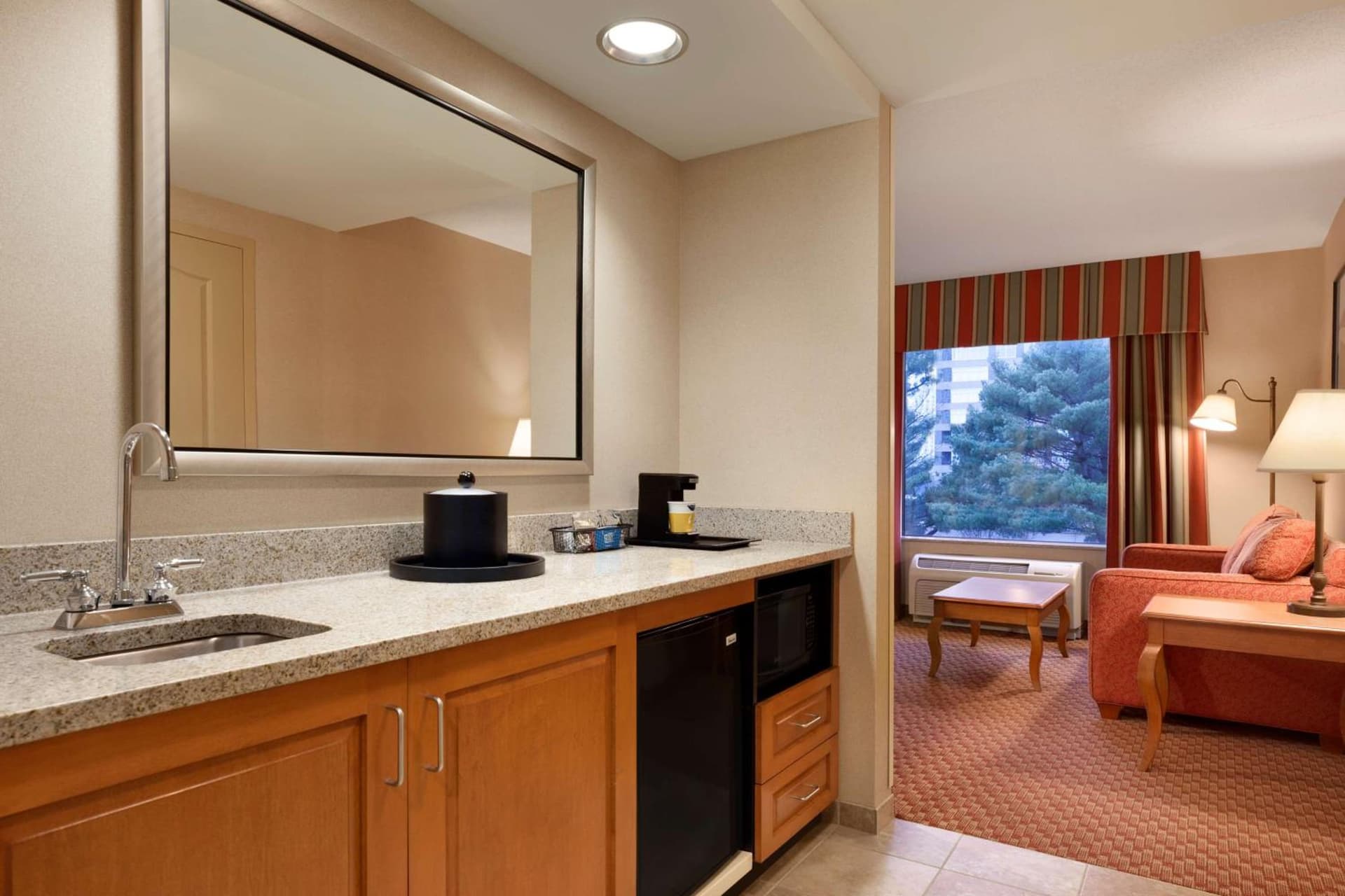 Hampton Inn & Suites East Hartford property views in East Hartford — gallery photo 3