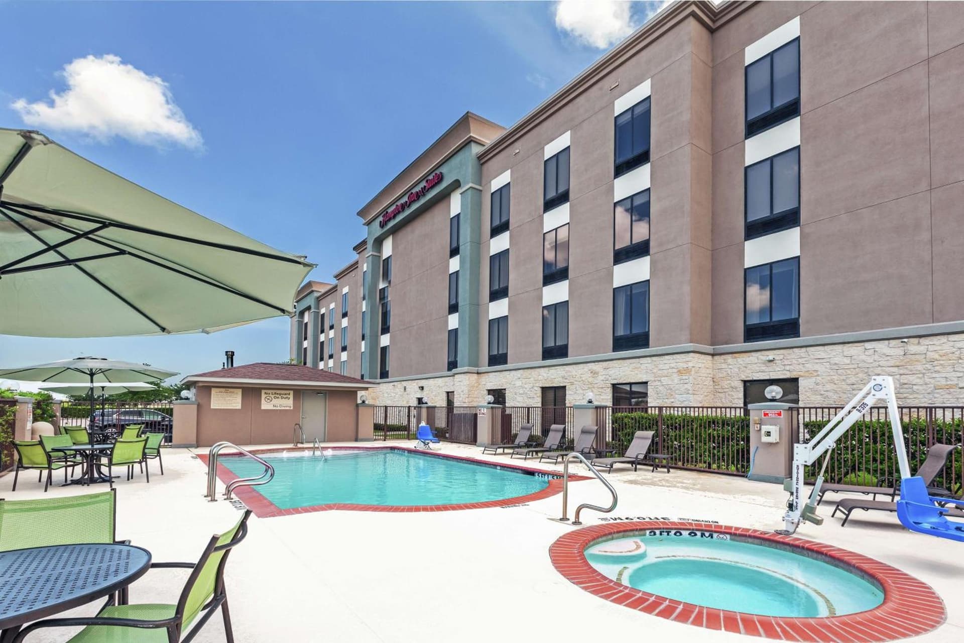 Hampton Inn & Suites Houston/League City property views in League City, TX — gallery photo 3