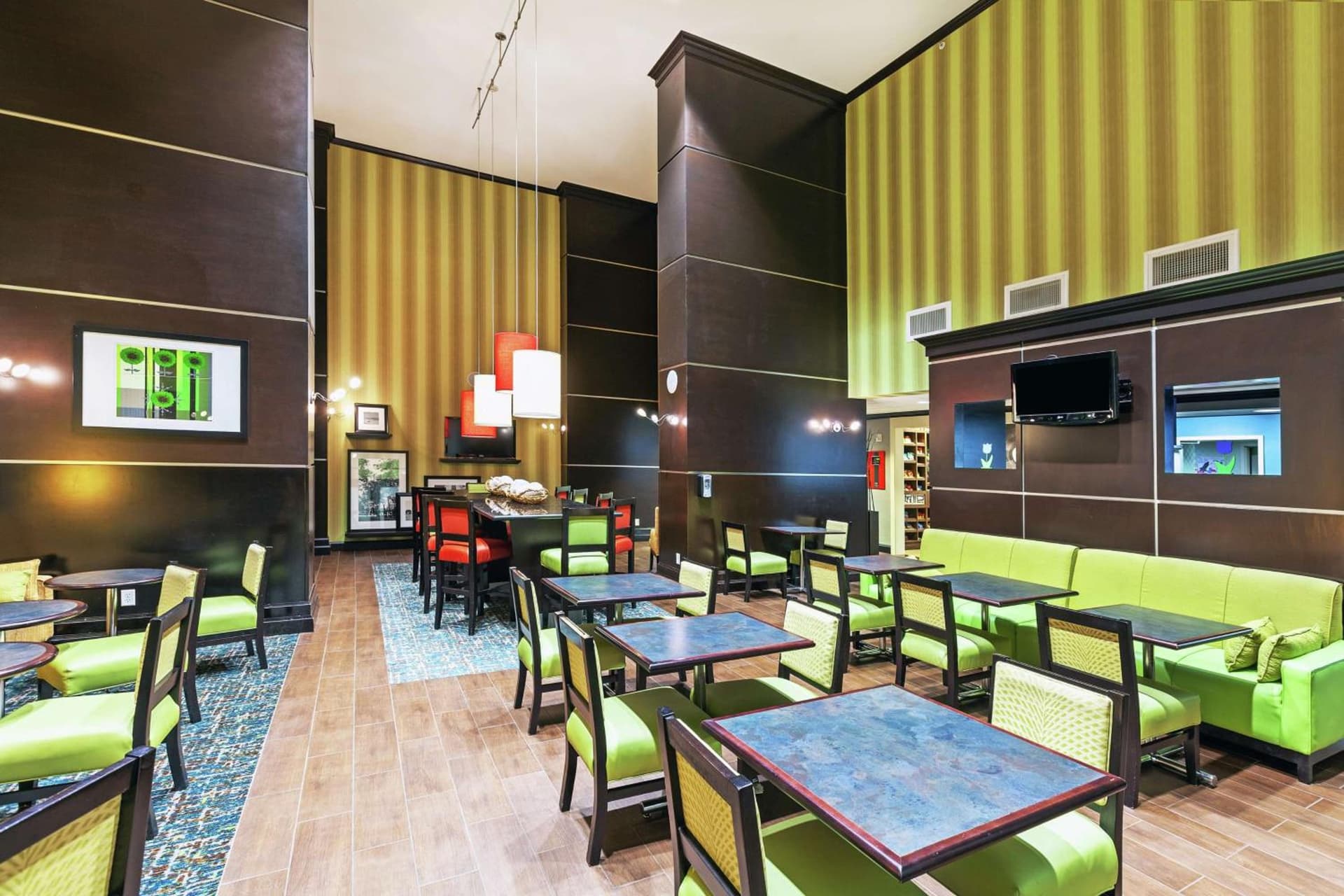Hampton Inn & Suites Houston/League City gallery photo in League City, TX — image 4