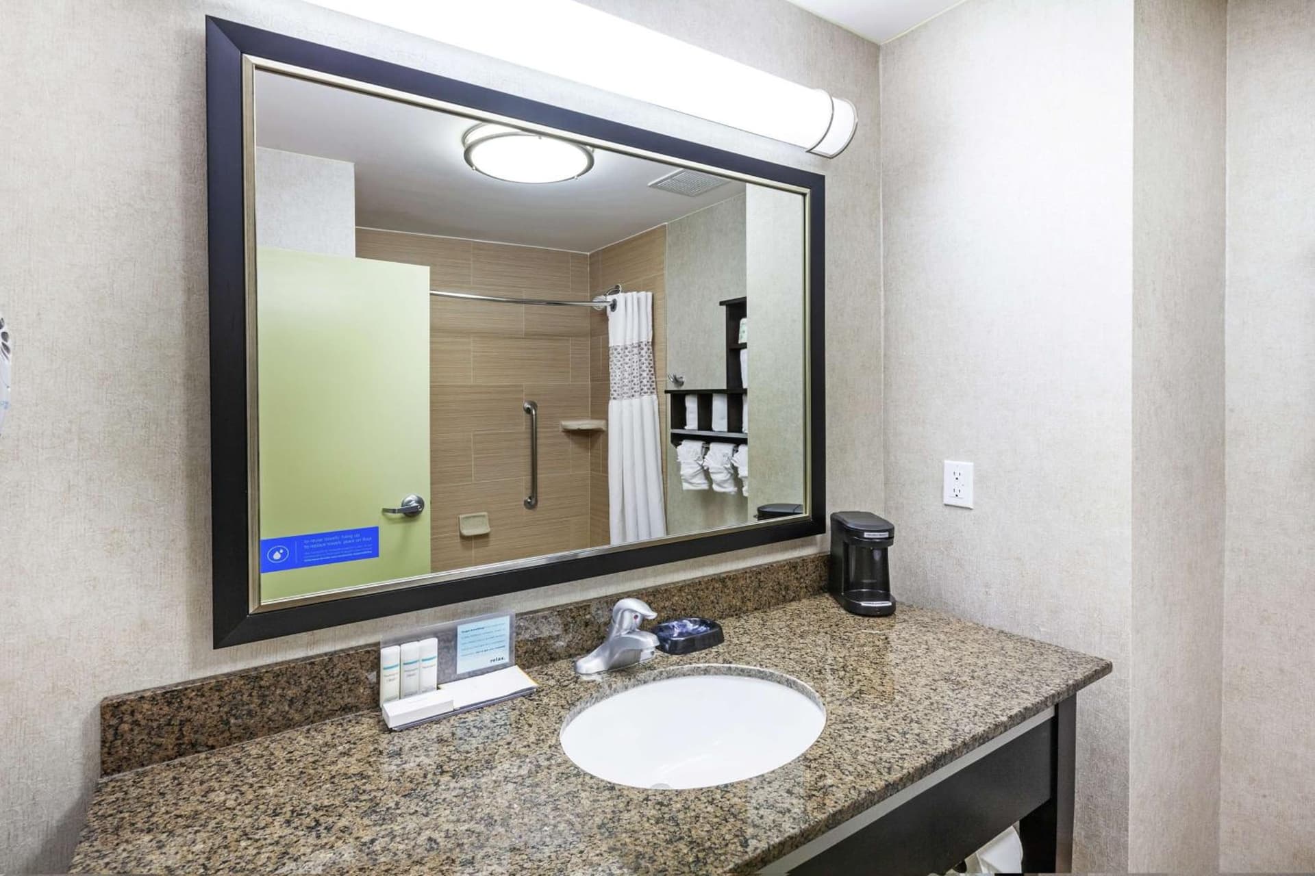 Hampton Inn & Suites Houston/League City gallery photo in League City, TX — image 17