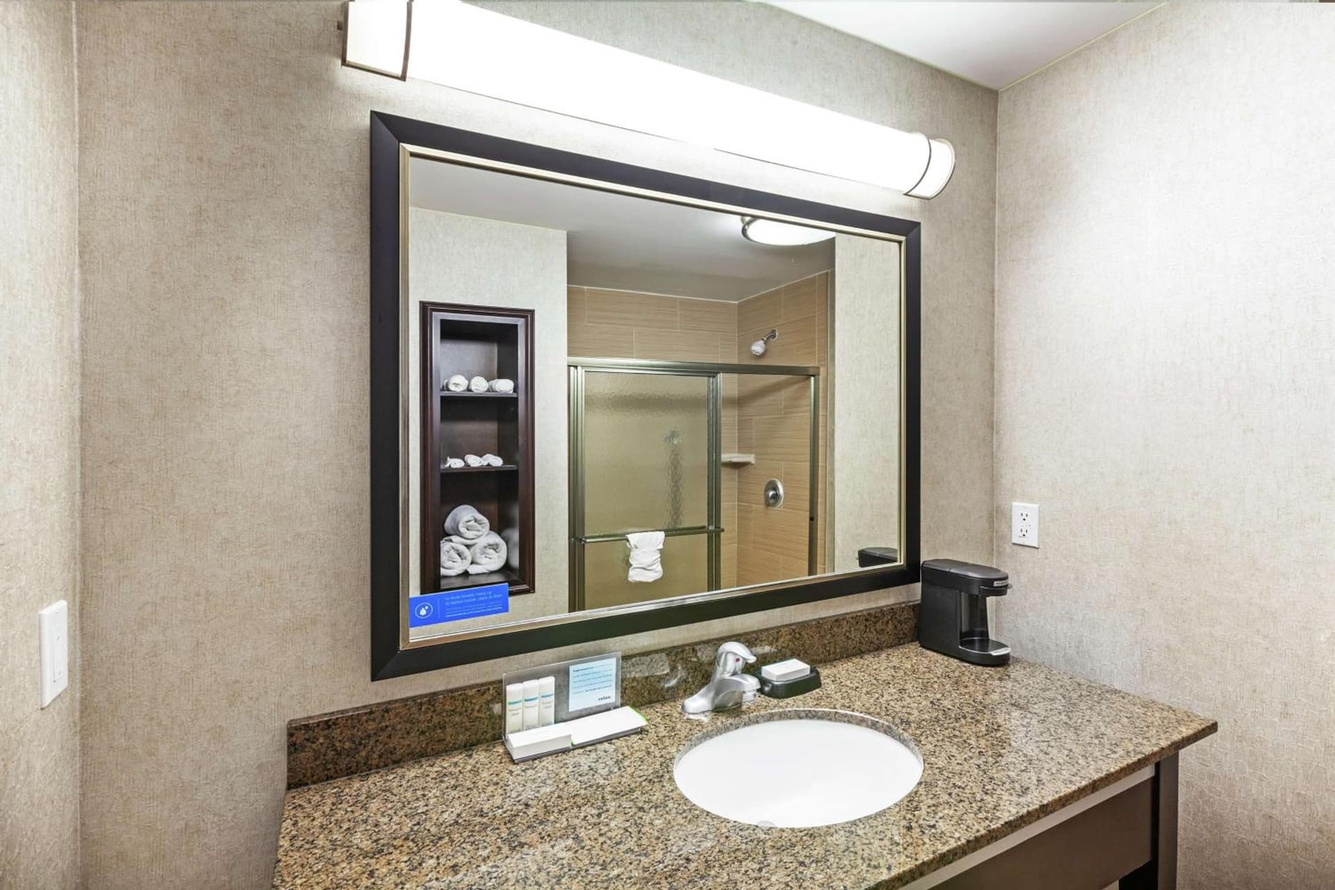 Hampton Inn & Suites Houston/League City gallery photo in League City, TX — image 27