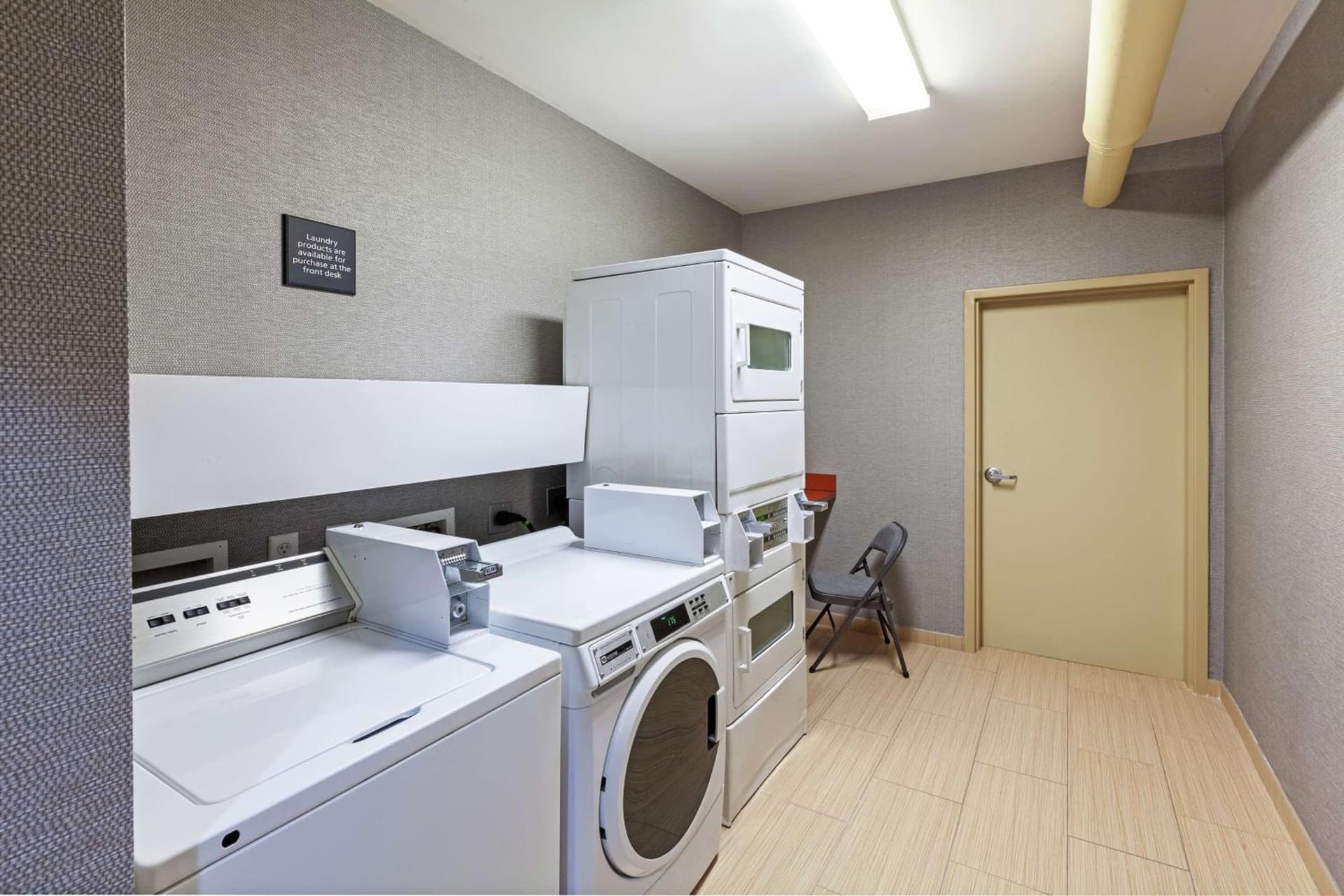 Hampton Inn & Suites Houston/League City interior in League City, TX — gallery photo 2