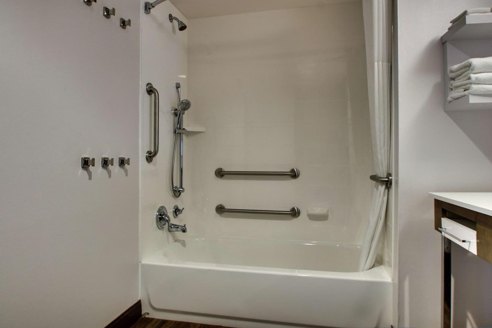Hampton Inn & Suites By Hilton Southport gallery photo in Southport, NC — image 47